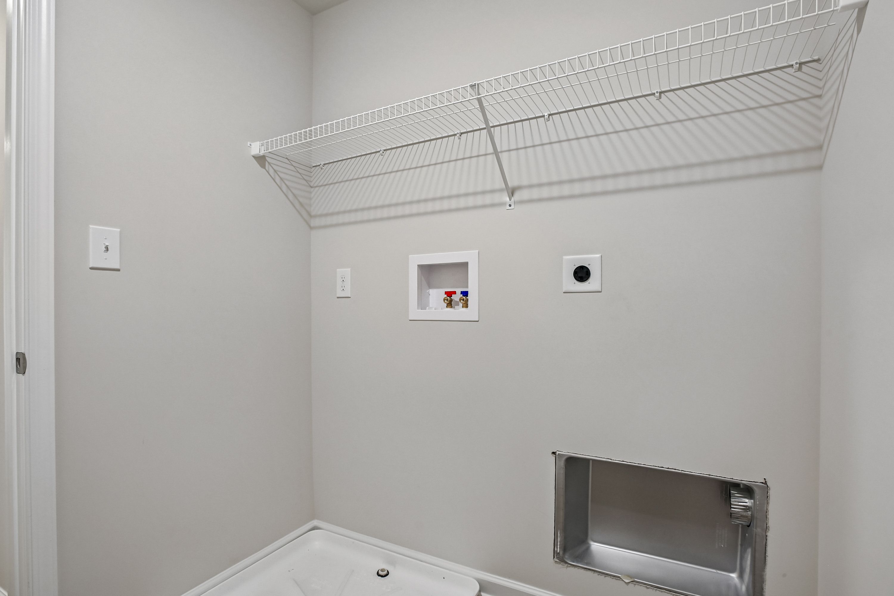 Crestmont-C-AV33-Laundry-1