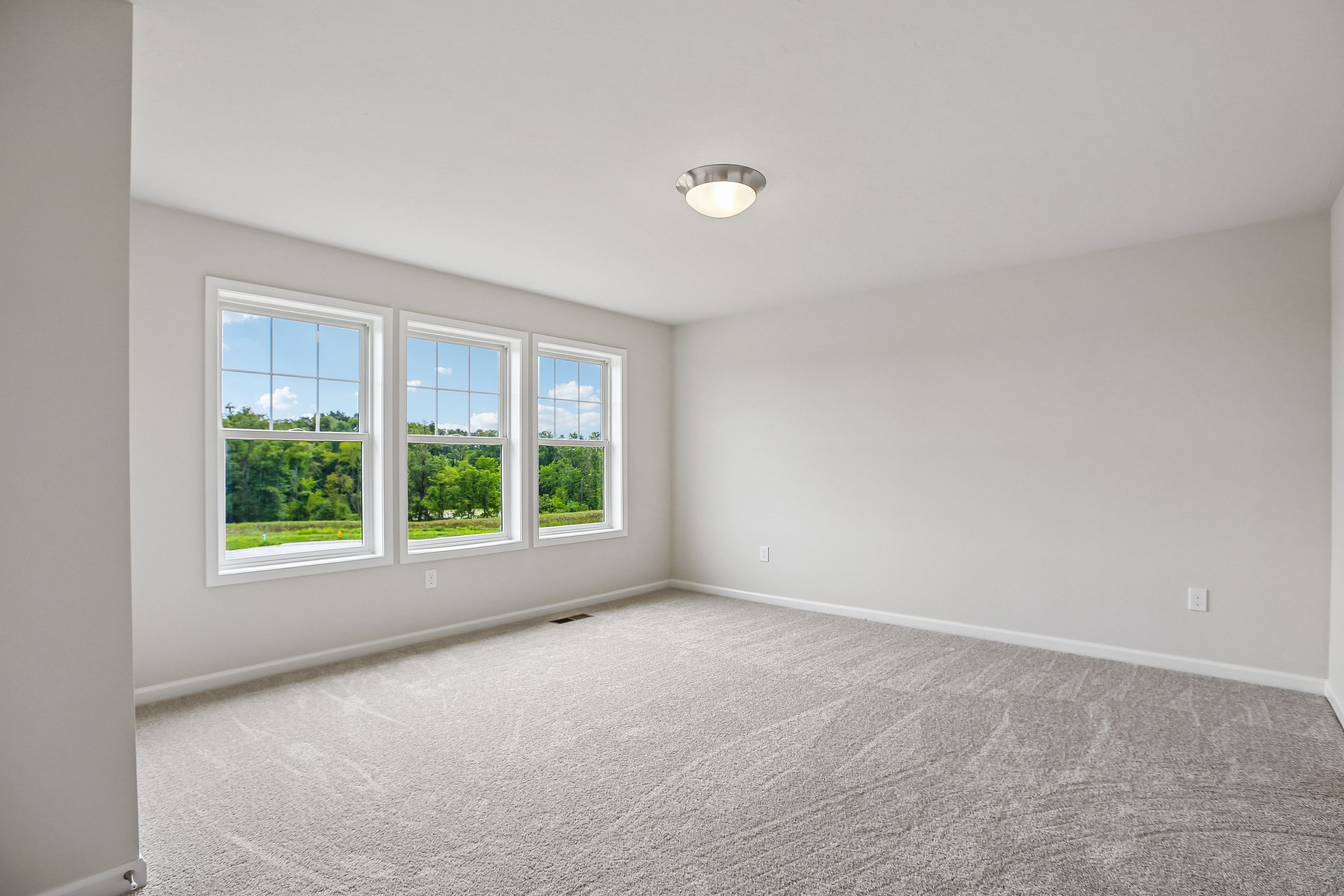 Crestmont-C-AV33-Owners-Bedroom-1