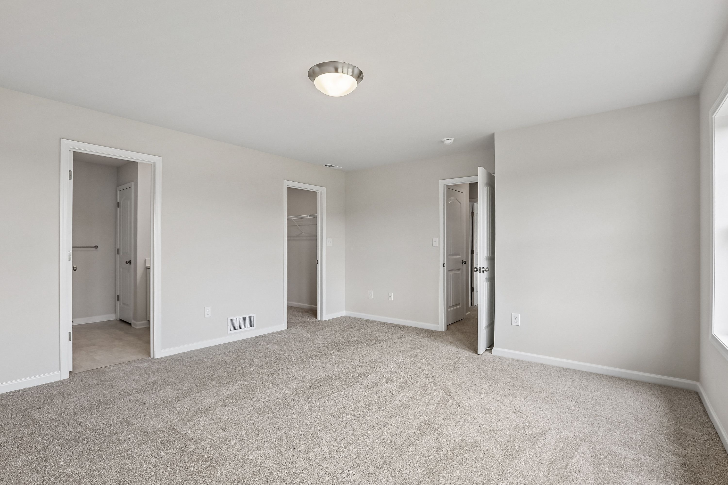 Crestmont-C-AV33-Owners-Bedroom-2