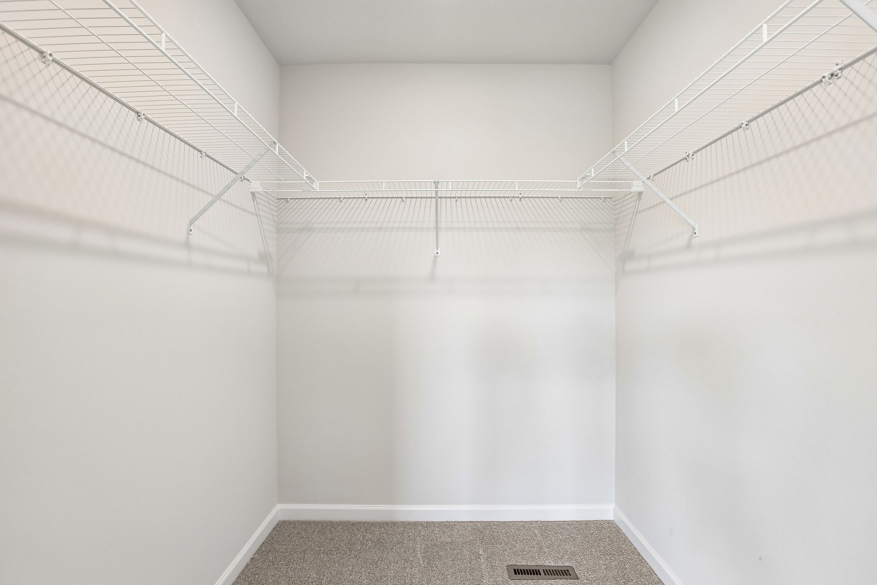 Crestmont-C-AV33-Owners-Closet-1