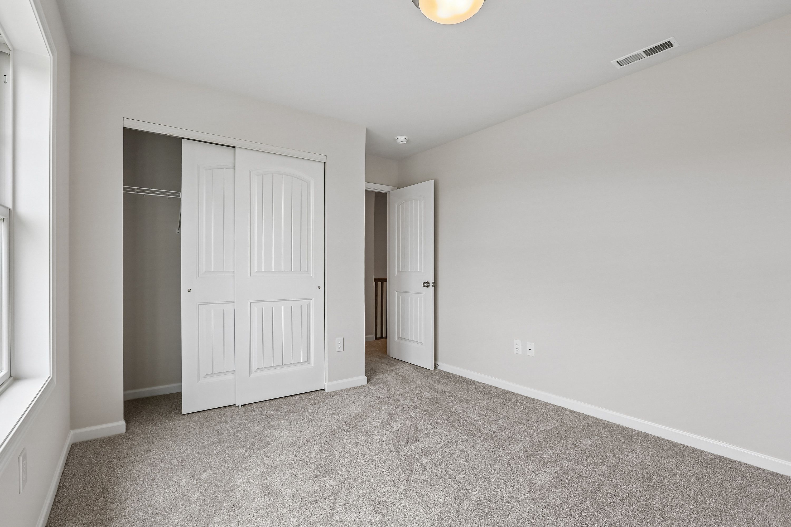 Crestmont-C-AV33-Bedroom-2-2