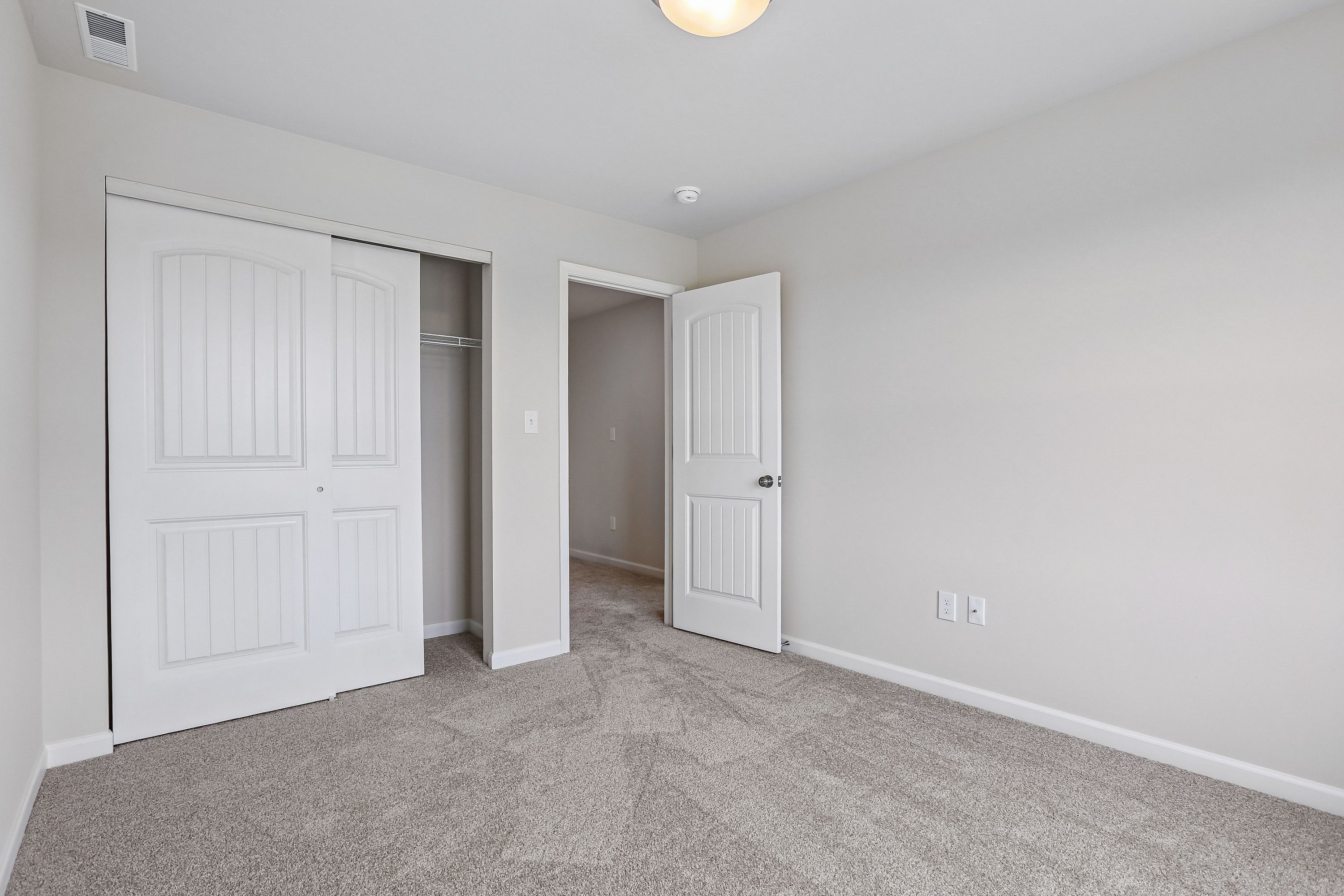 Crestmont-C-AV33-Bedroom-3-2