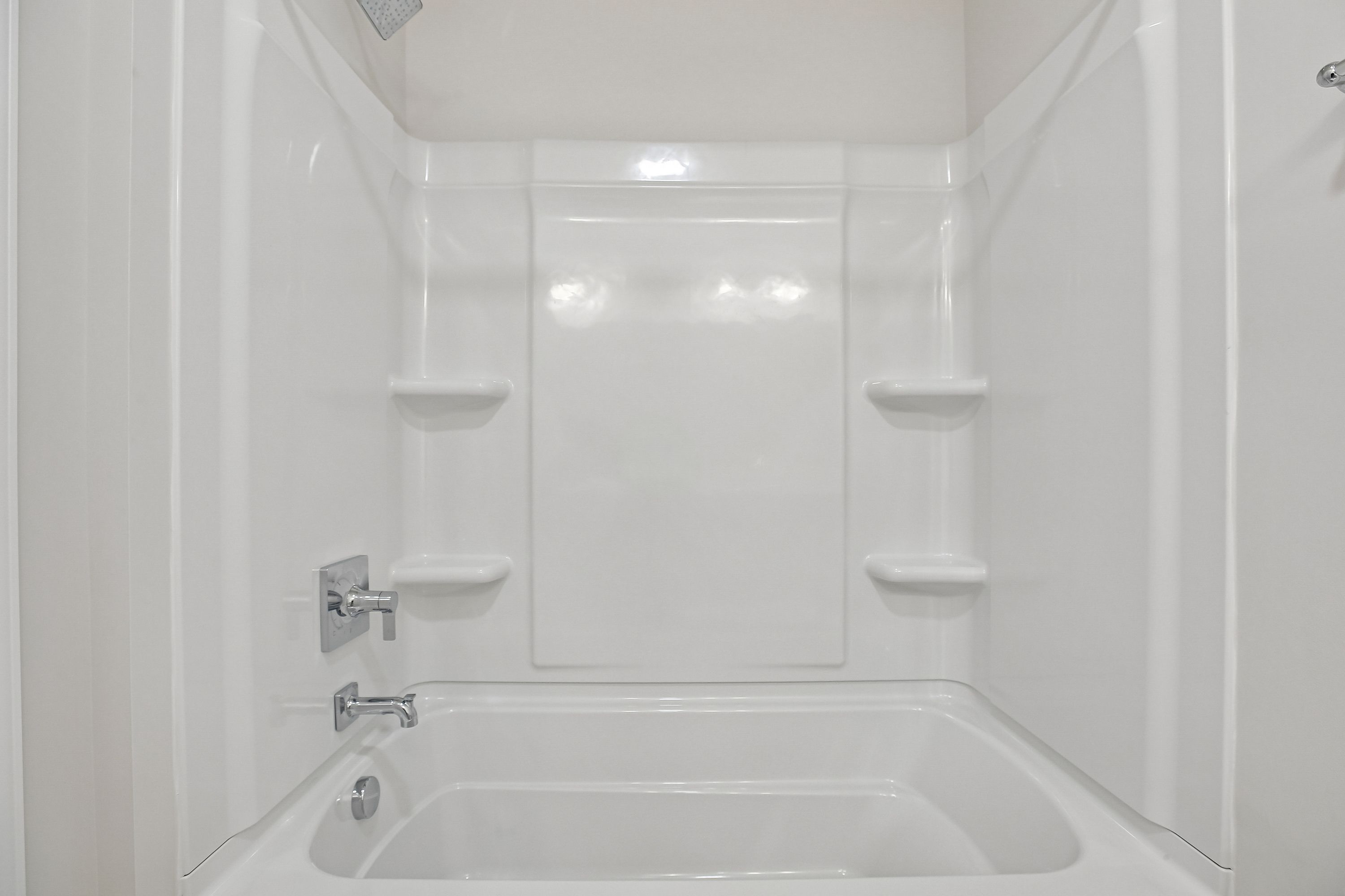 Crestmont-C-AV33-Bath-2-2