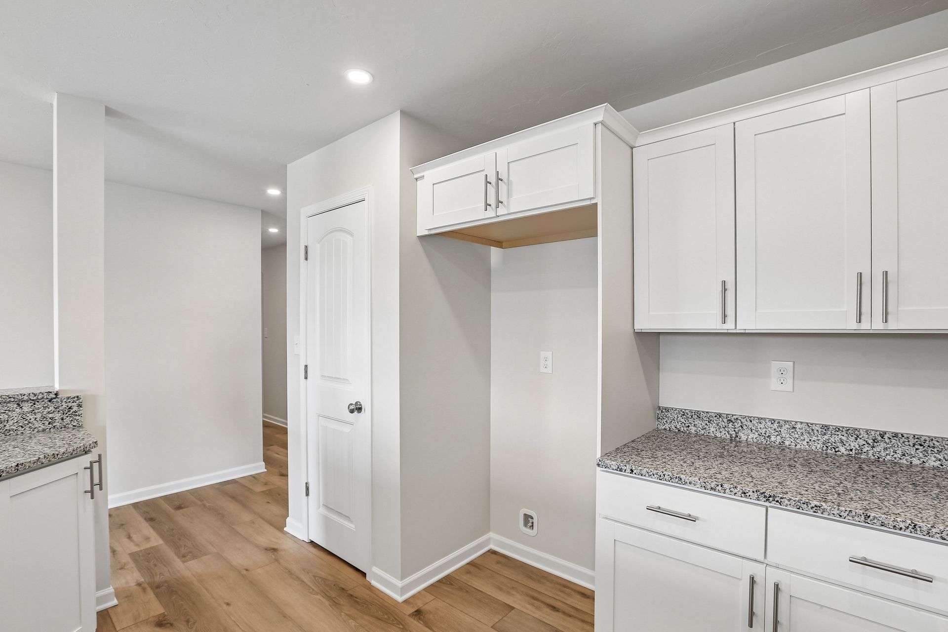 Crestmont-C-AV33-Kitchen-5