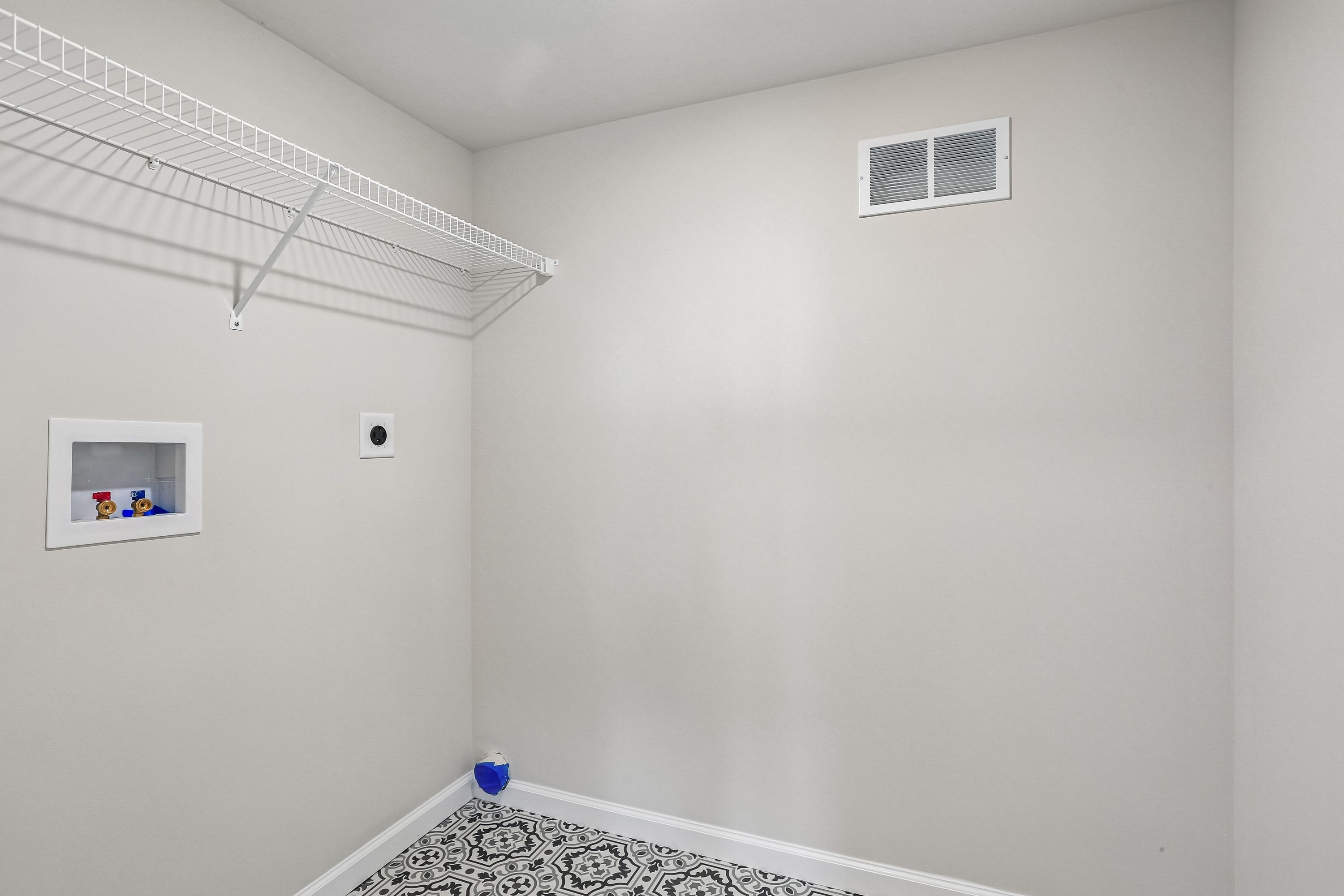 Norwood-C-CF127-Owners-Closet-1