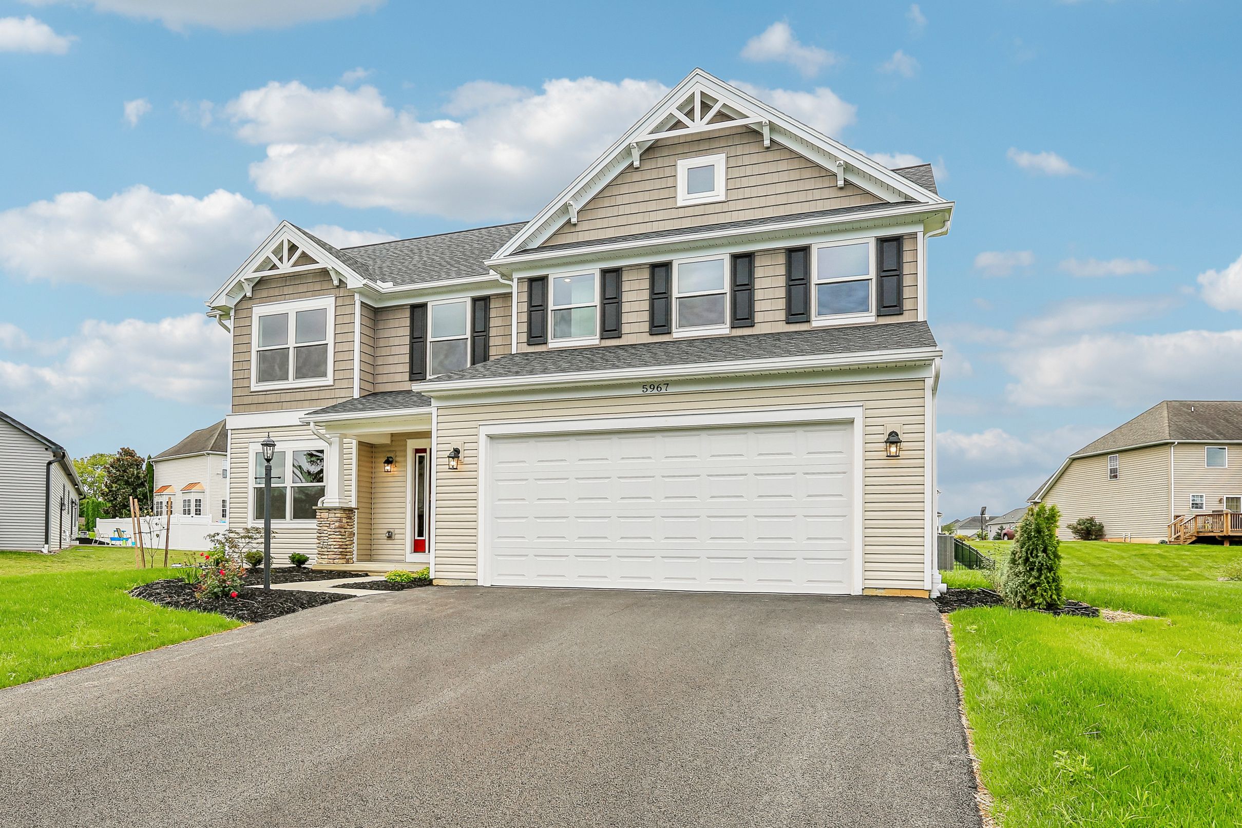 Dartmouth-C-Scatt-Cburg-5967-Gabrielle-Exterior-2