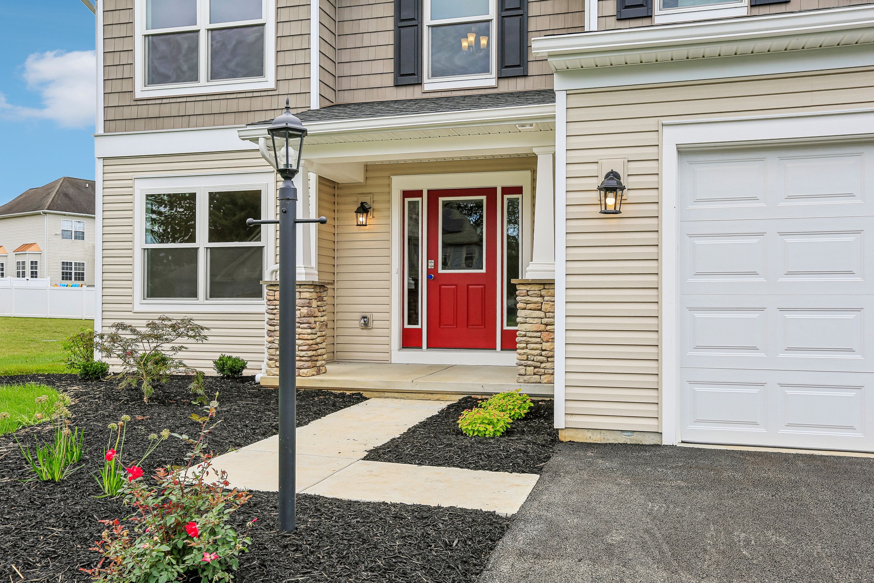 Dartmouth-C-Scatt-Cburg-5967-Gabrielle-Exterior-4