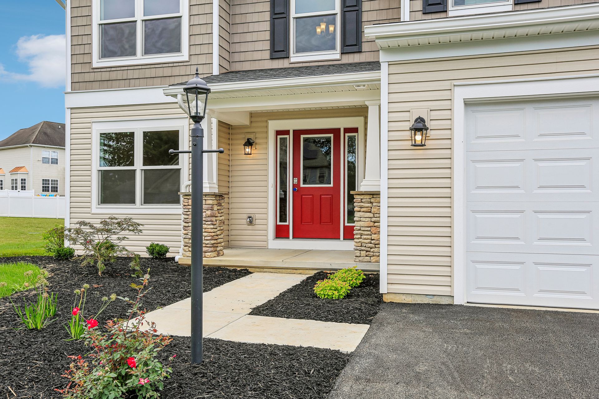 Dartmouth-C-Scatt-Cburg-5967-Gabrielle-Exterior-4