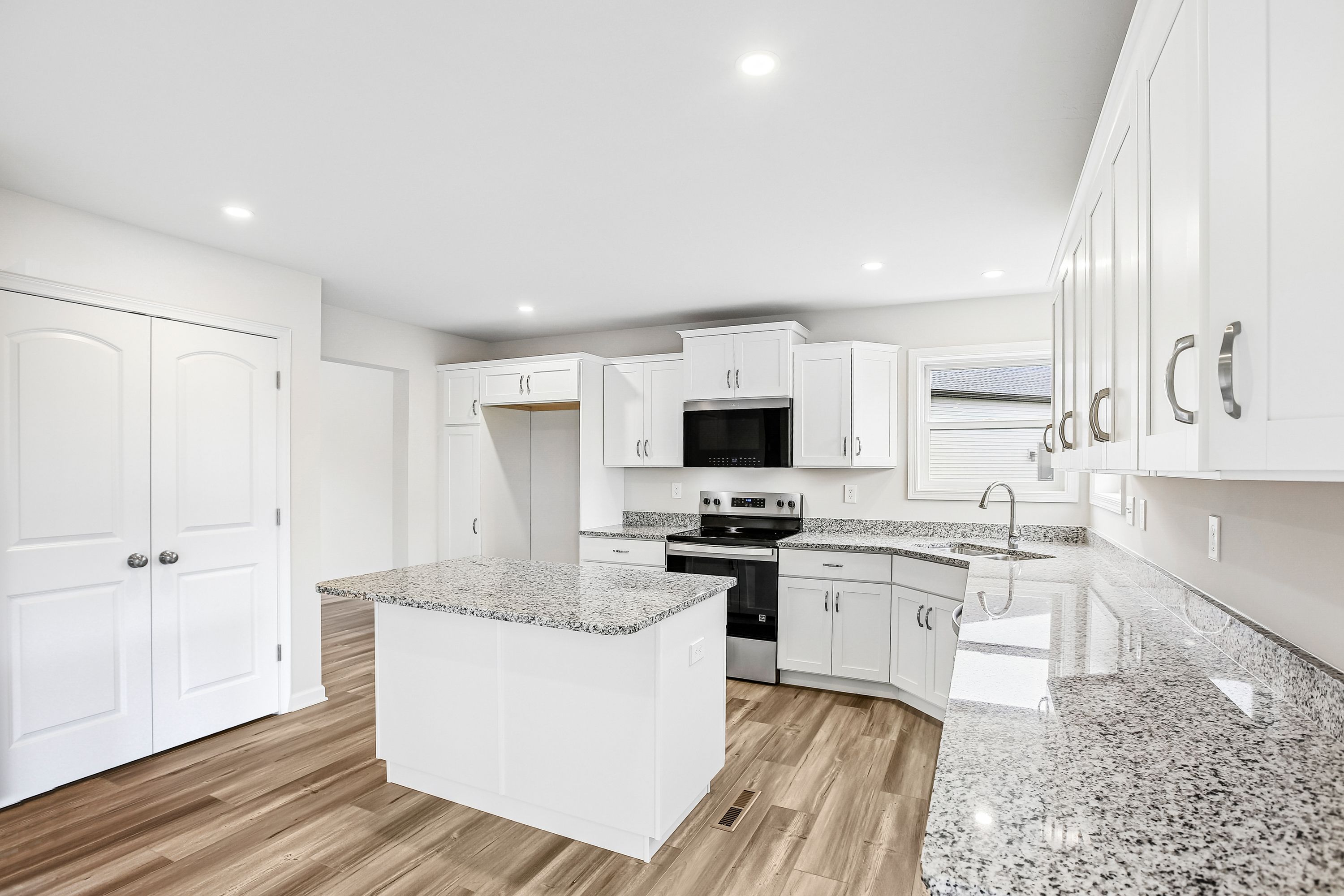 Dartmouth-C-Scatt-Cburg-5967-Gabrielle-Kitchen-3