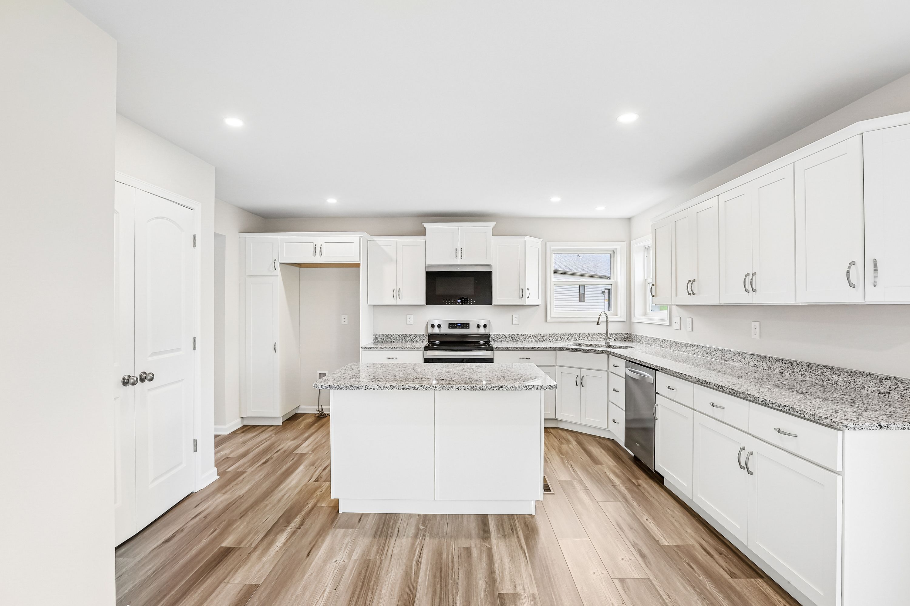 Dartmouth-C-Scatt-Cburg-5967-Gabrielle-Kitchen-2