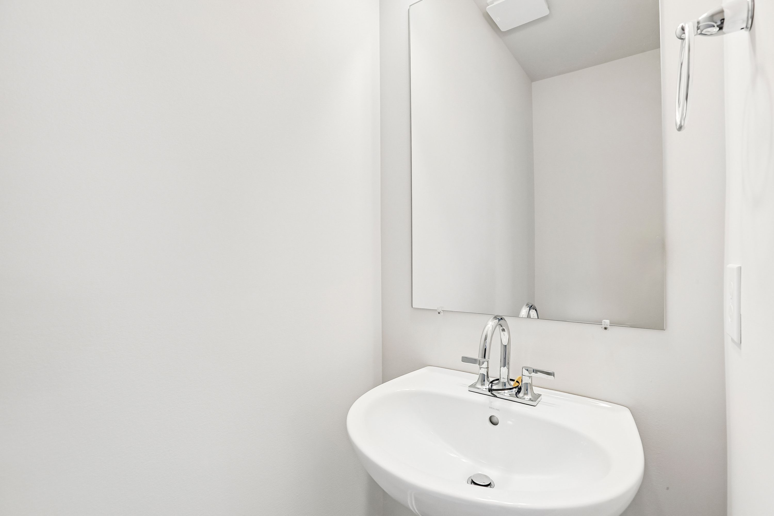 Dartmouth-C-Scatt-Cburg-5967-Gabrielle-Powder-Rm-1