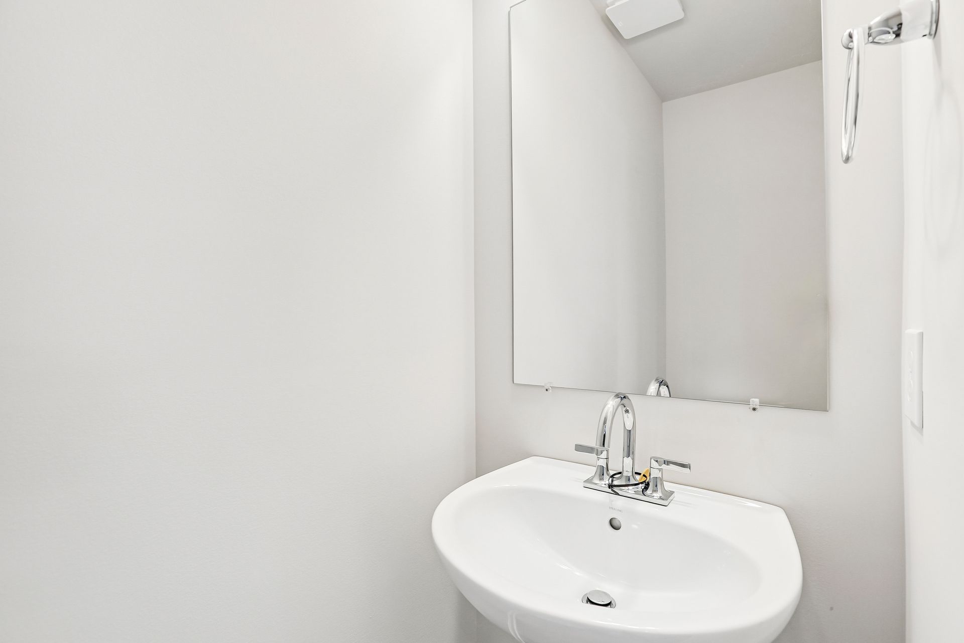 Dartmouth-C-Scatt-Cburg-5967-Gabrielle-Powder-Rm-1