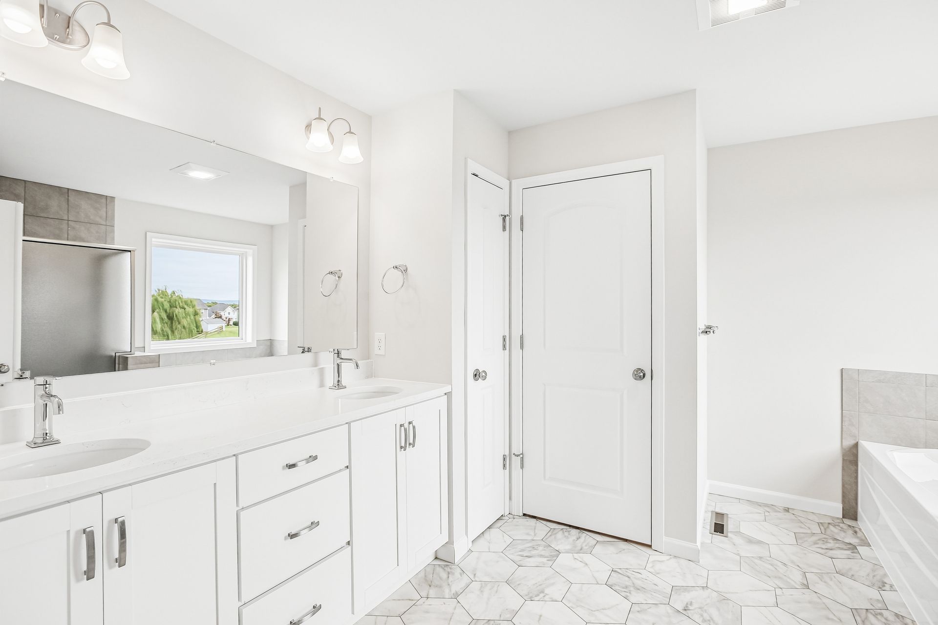 Dartmouth-C-Scatt-Cburg-5967-Gabrielle-Owner-Bath-1