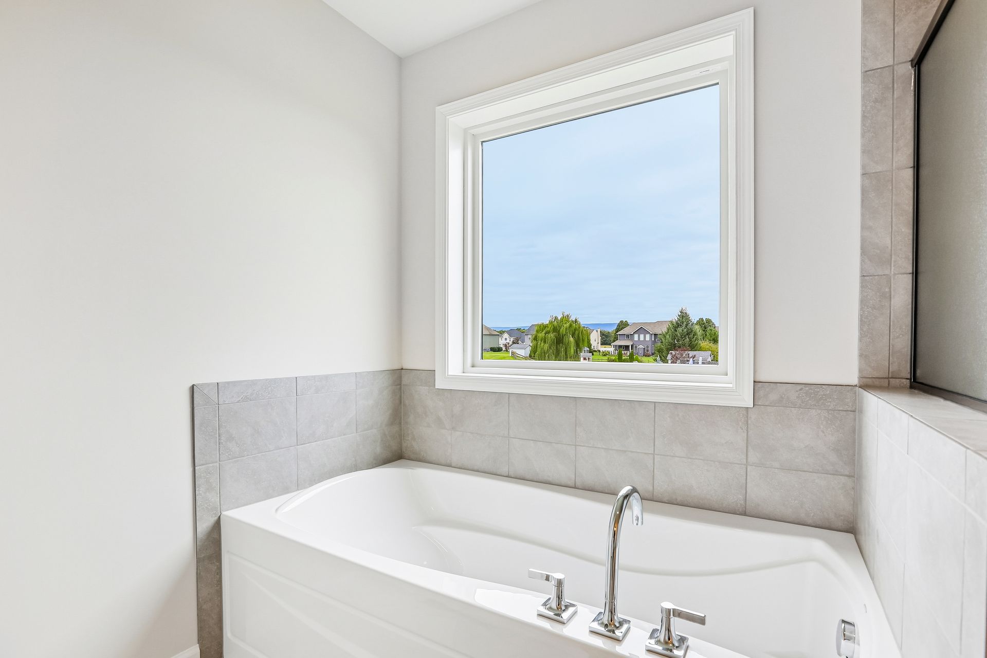 Dartmouth-C-Scatt-Cburg-5967-Gabrielle-Owner-Bath-3