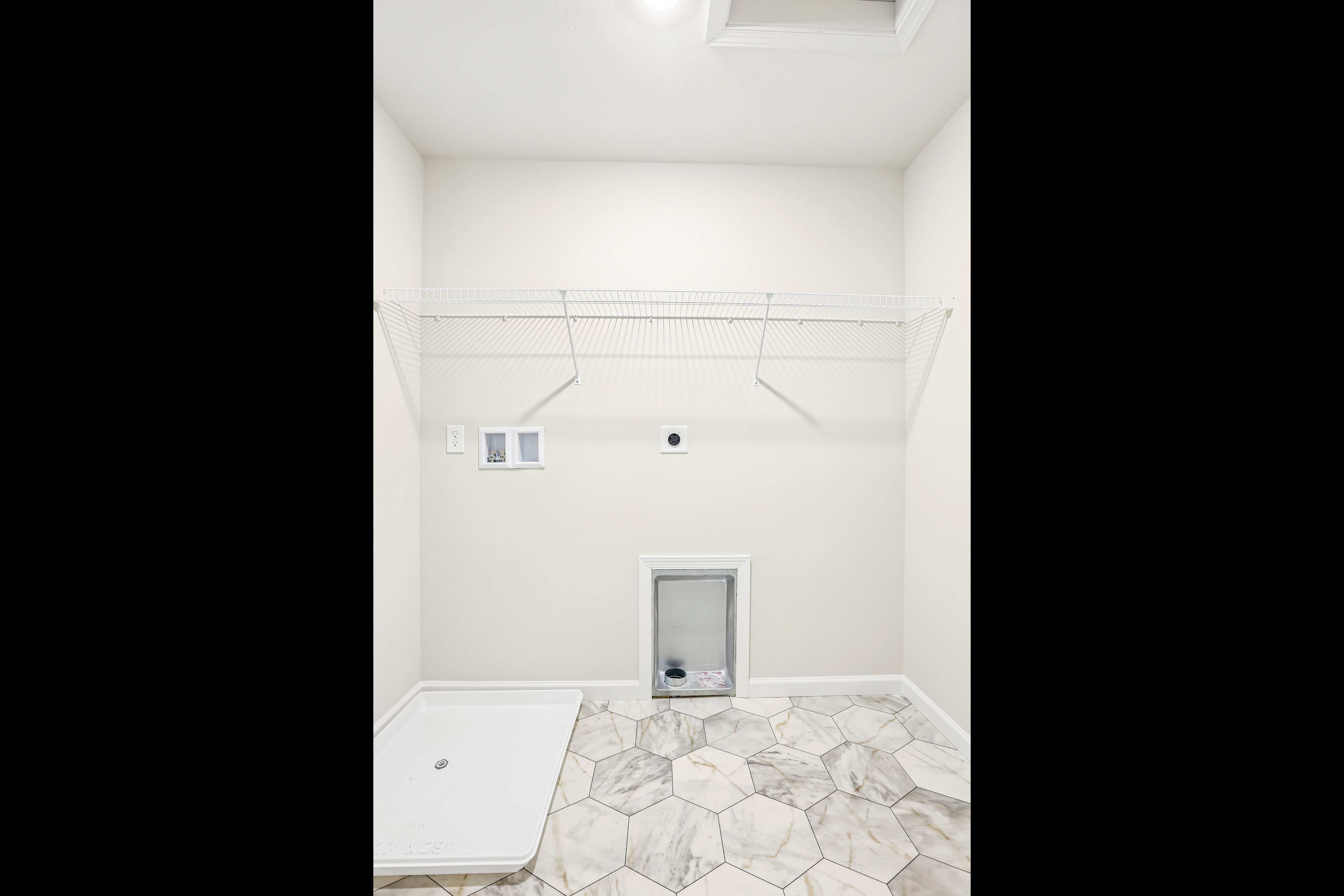 Dartmouth-C-Scatt-Cburg-5967-Gabrielle-Laundry-1
