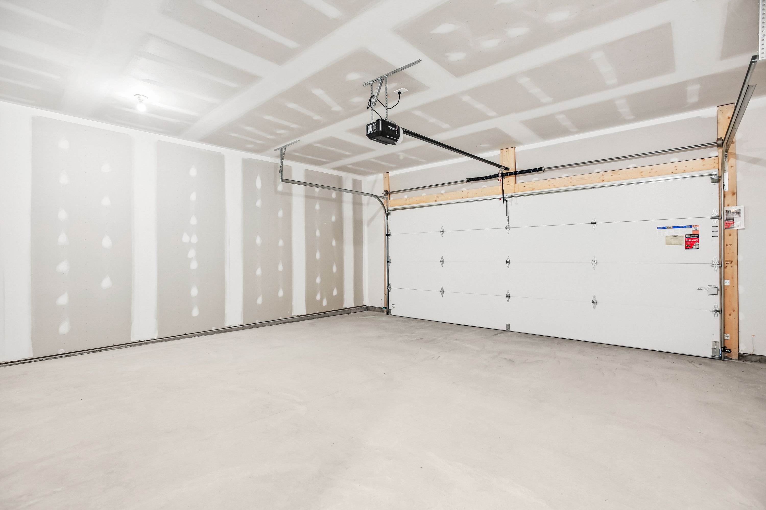 Dartmouth-C-Scatt-Cburg-5967-Gabrielle-Garage-1