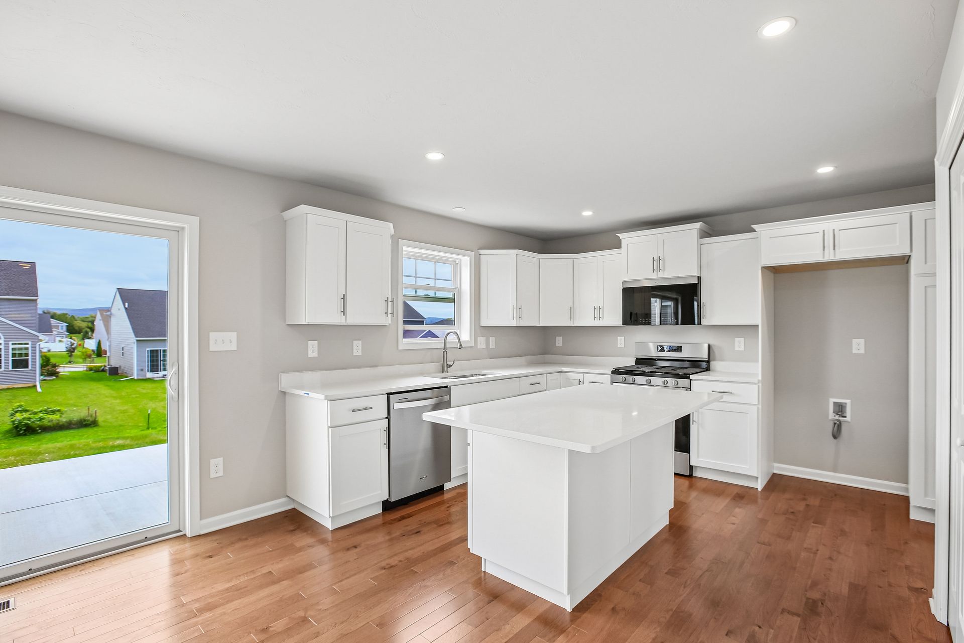 Greenwood-B-DF70-Kitchen-1