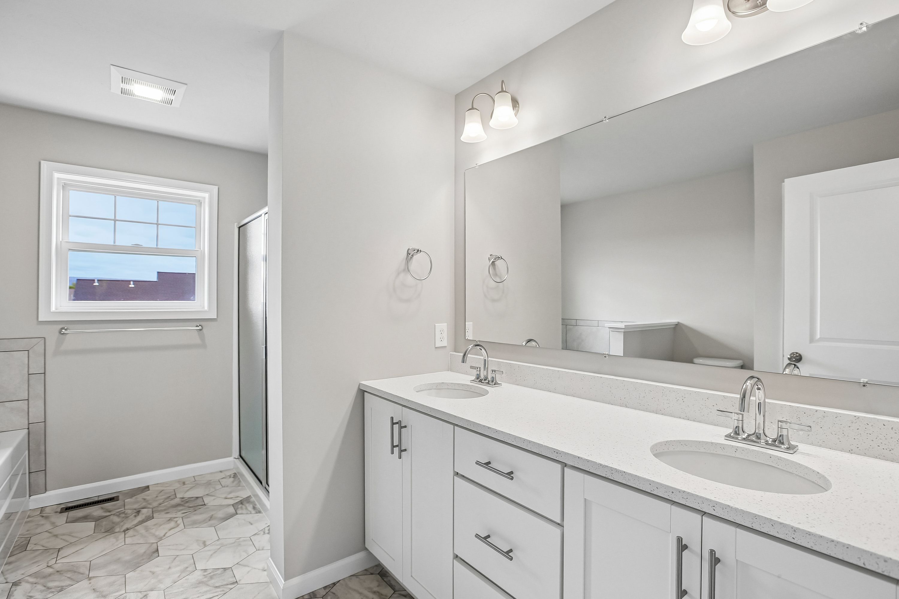 Greenwood-B-DF70-Owners-Bath-1