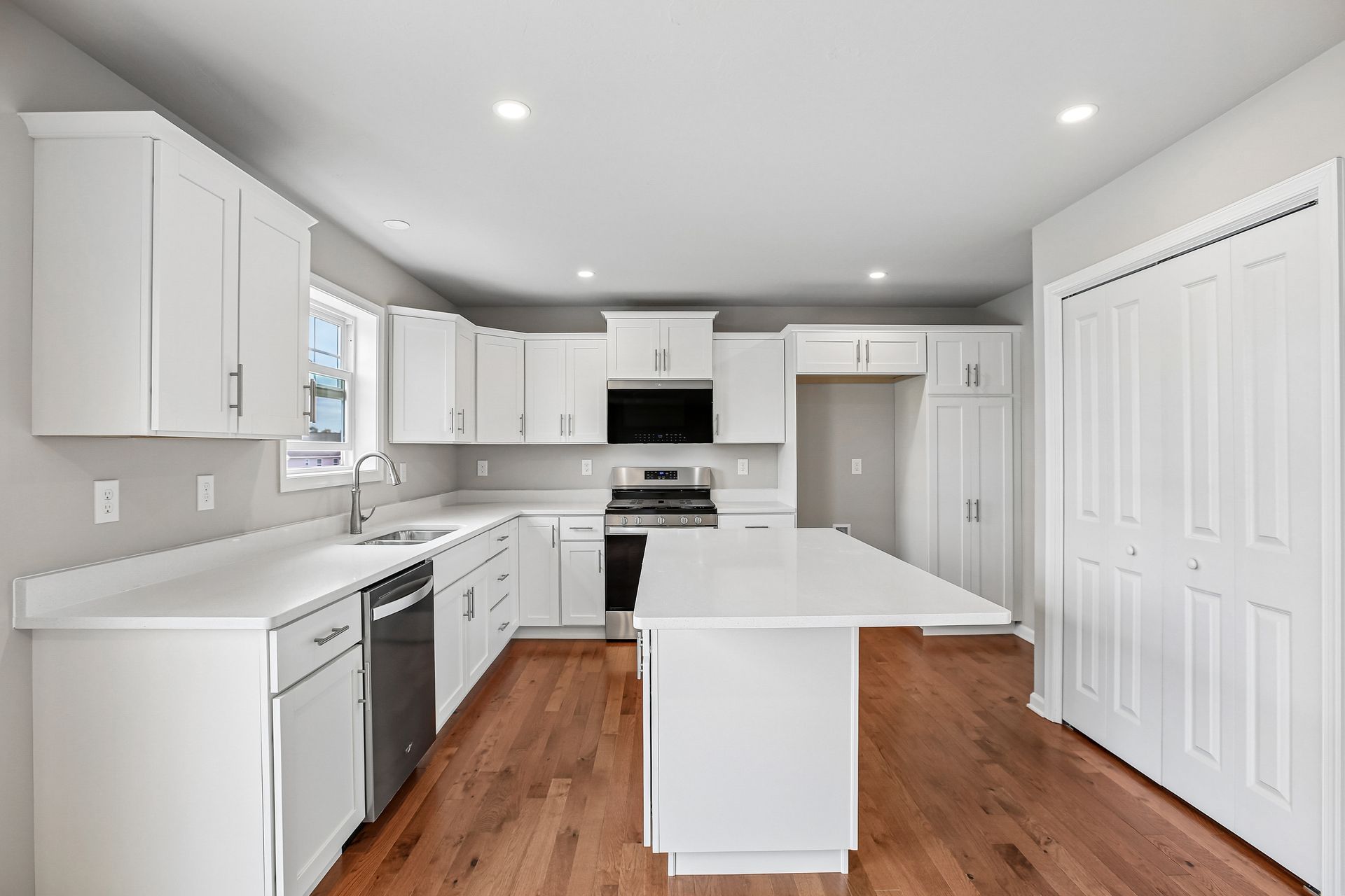 Greenwood-B-DF70-Kitchen-2
