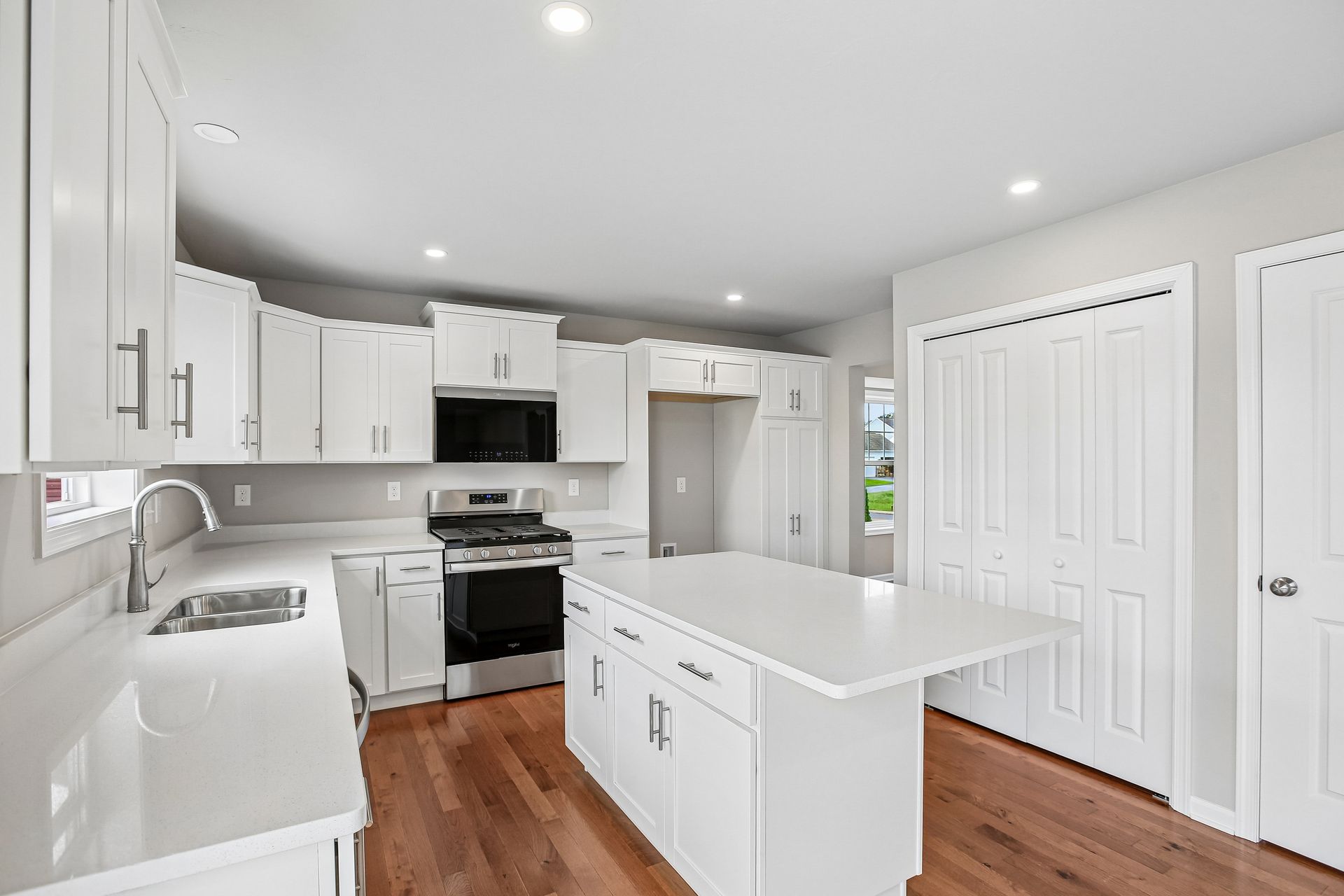 Greenwood-B-DF70-Kitchen-3