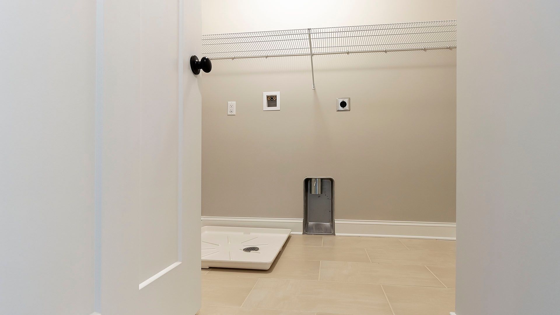 Laundry rom with wire shelving