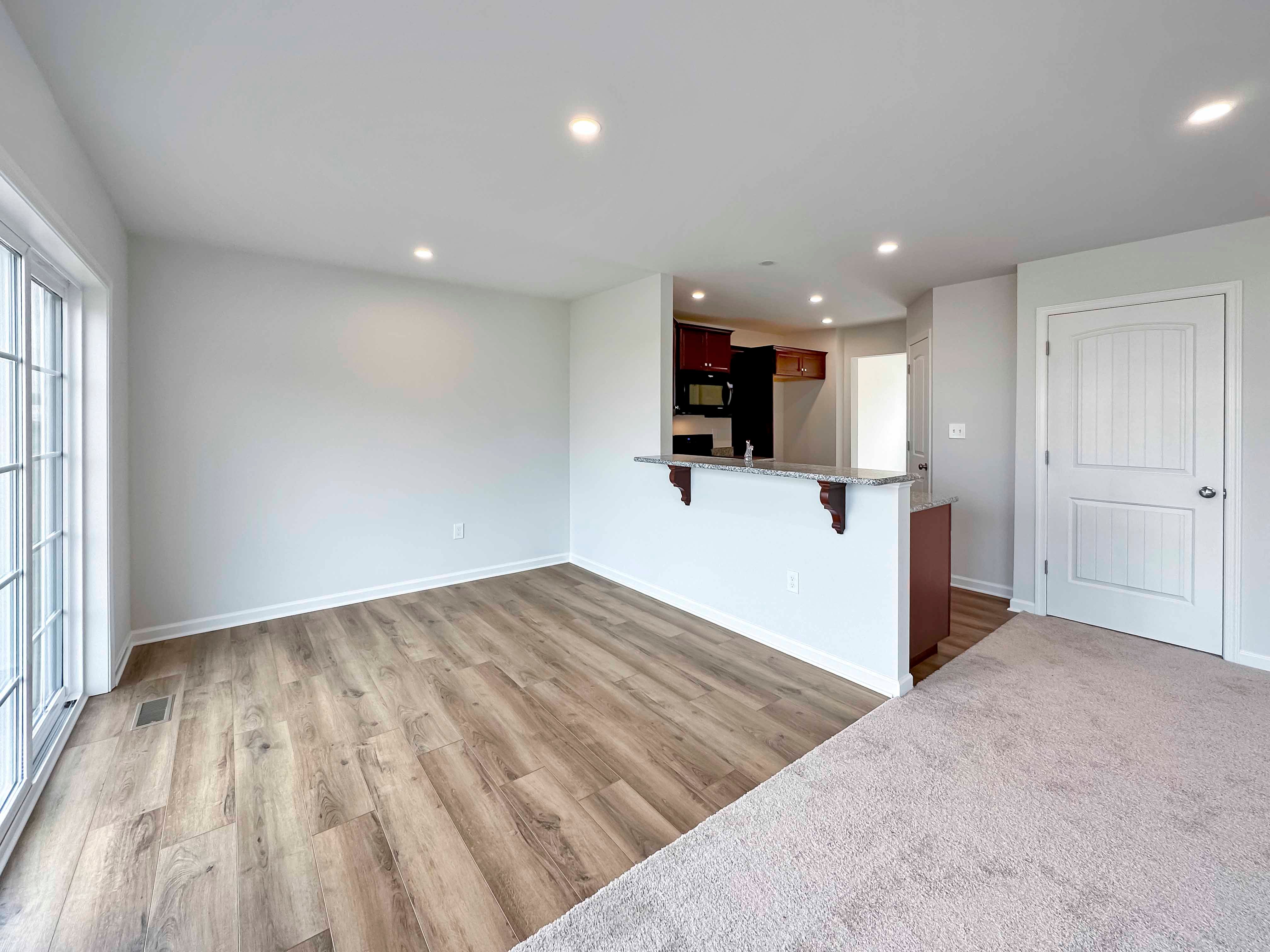 Breakfast and kitchen area