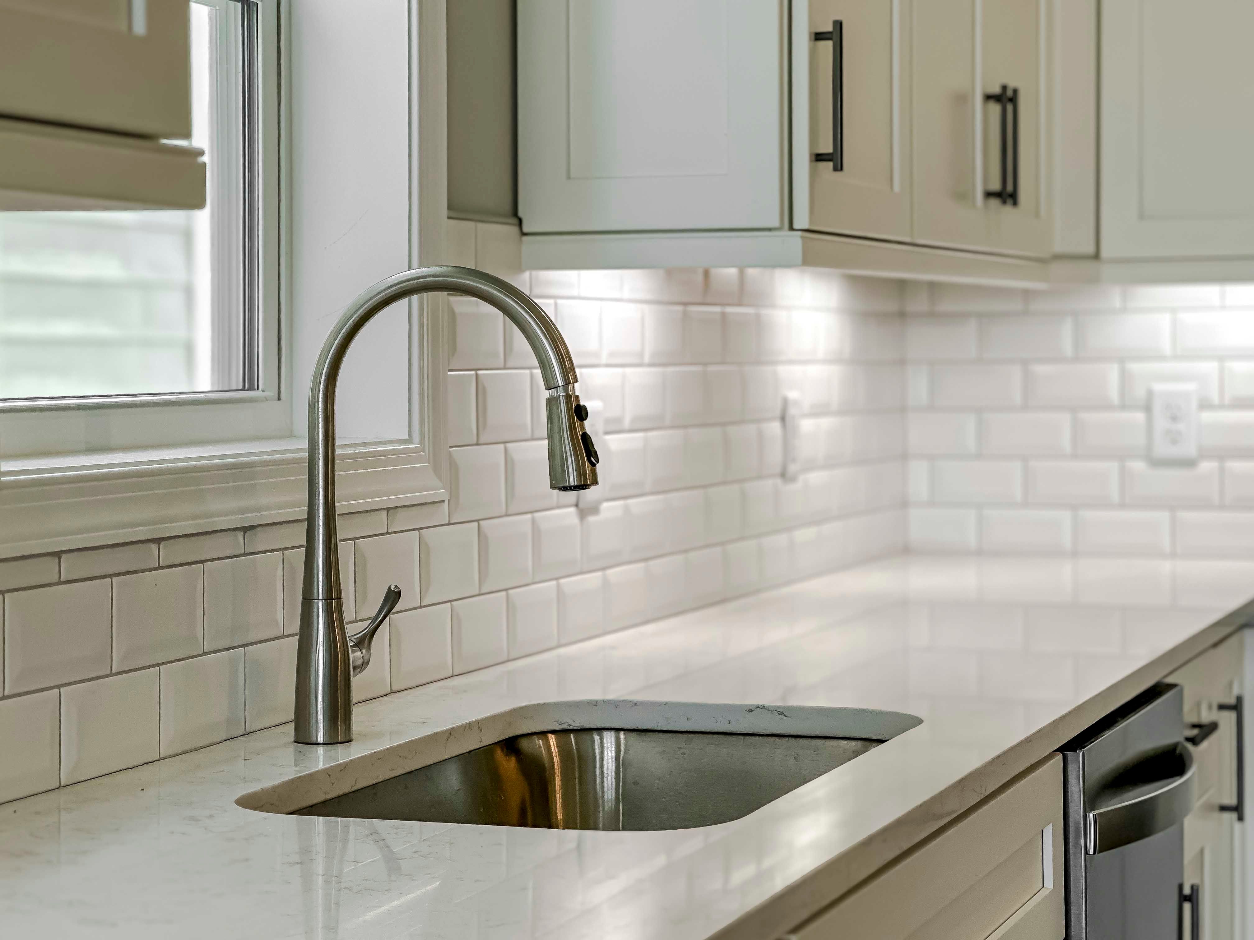 Kitchen sink with undermount sink and quartz countertops