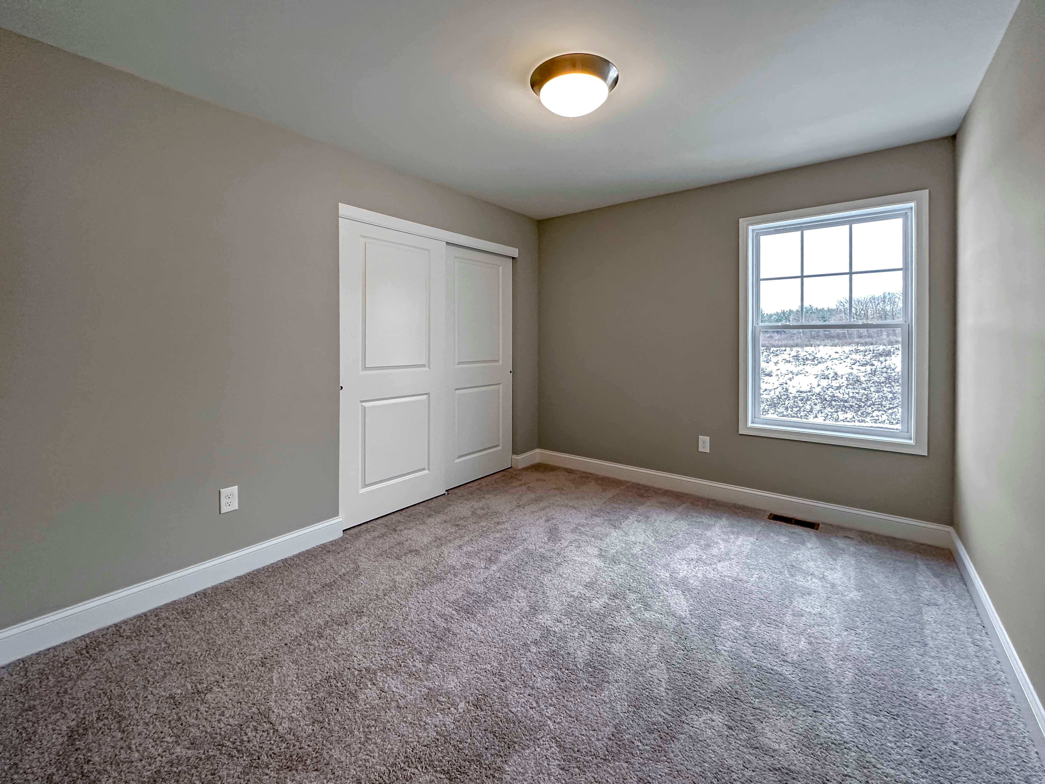 Bedroom 4 - single-hung window, closet, plush carpet flooring
