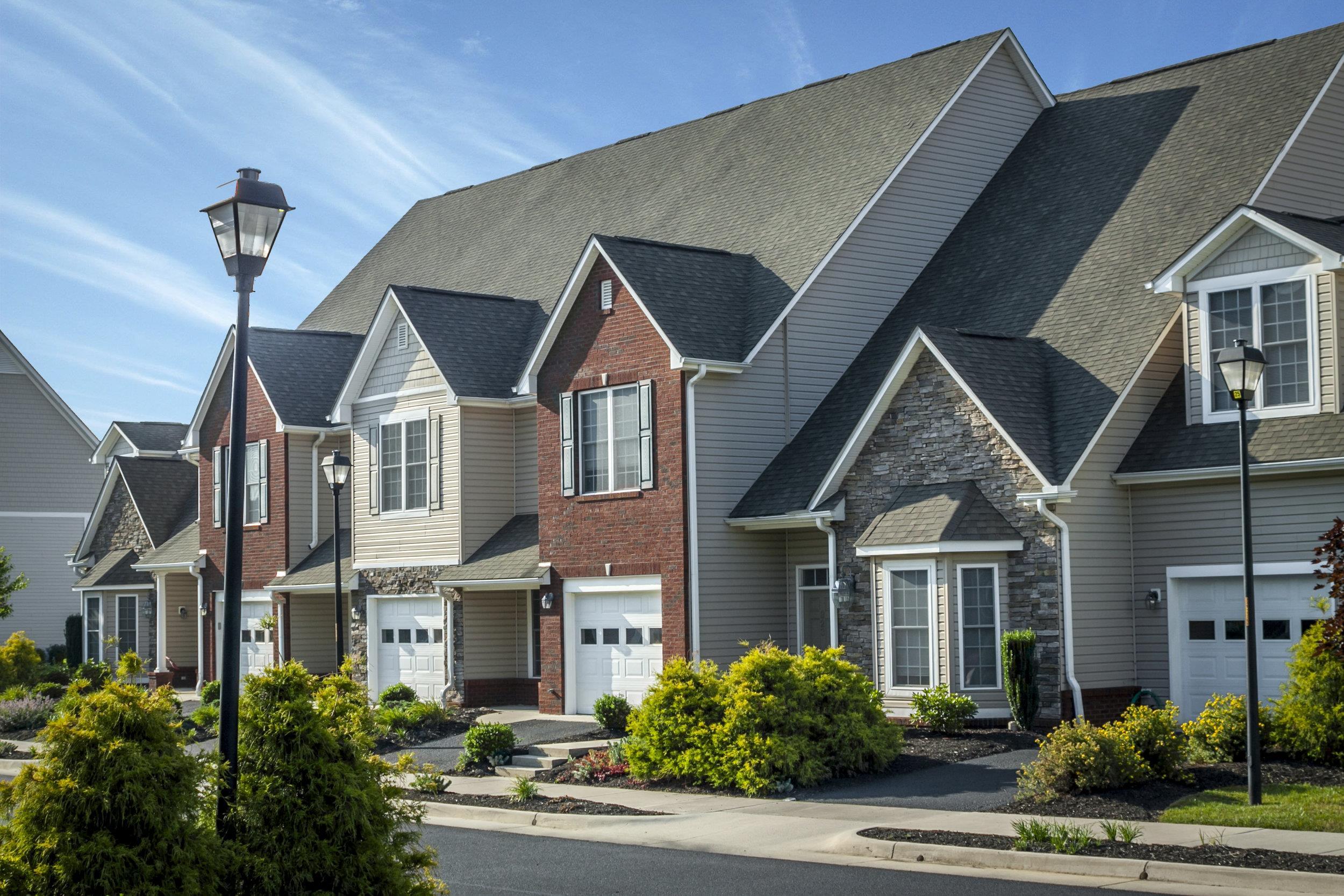Knollwood Townhomes por SAS Builders en Blacksburg Virginia