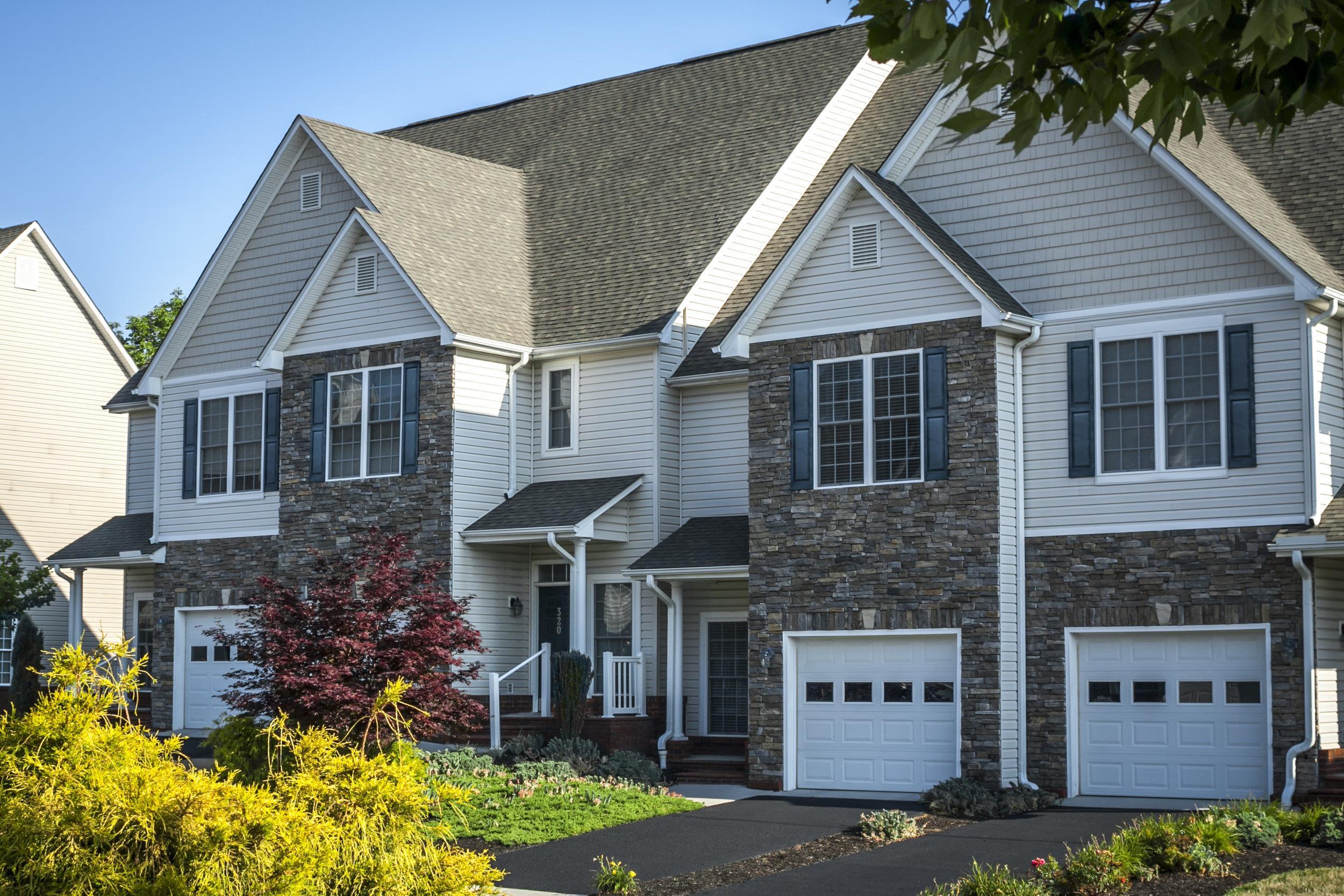 casa en Knollwood Townhomes por SAS Builders