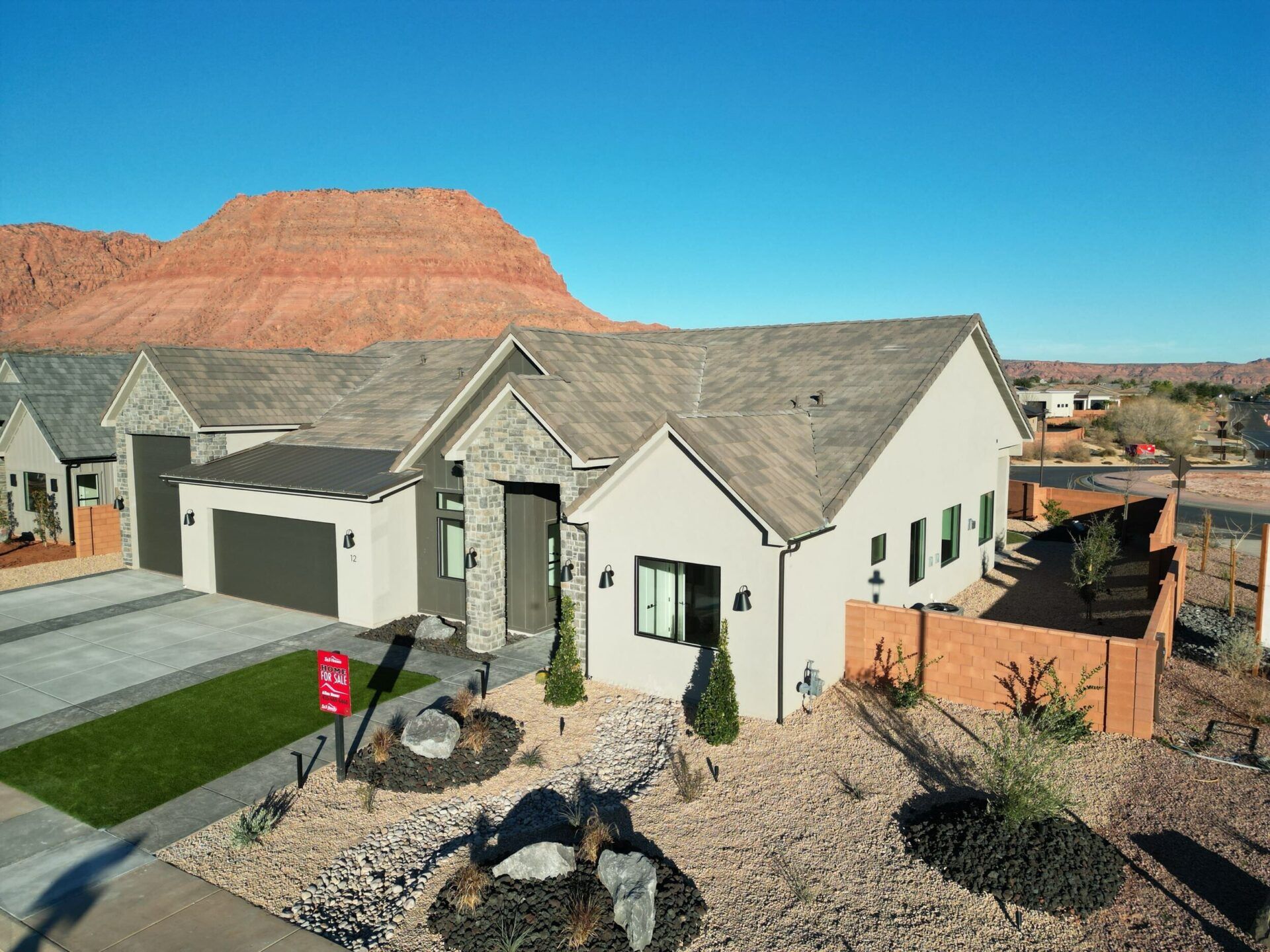 Onyx Canyon por S and S Homes en St. George Utah
