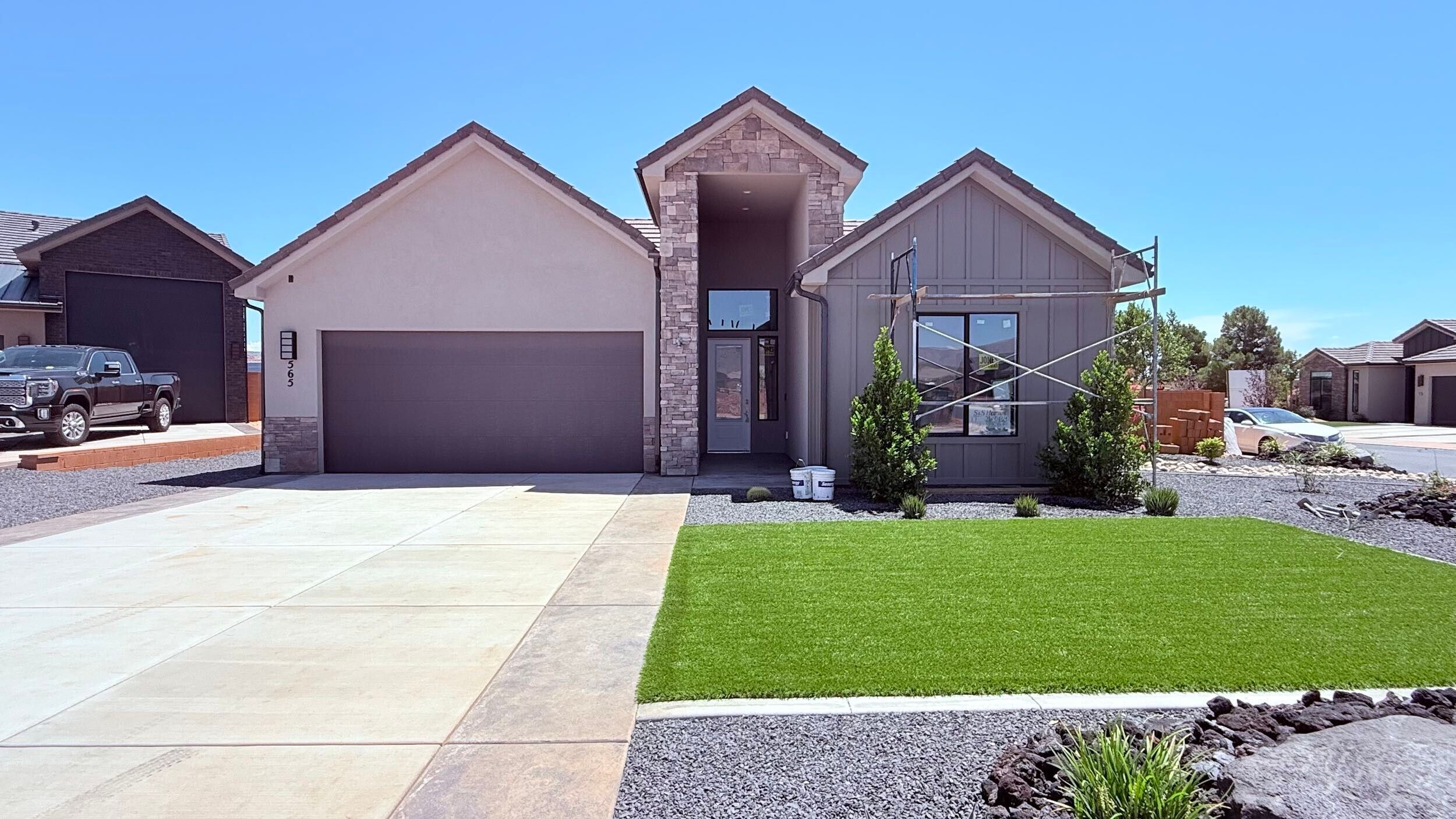 565 Harmony Cir (1785)