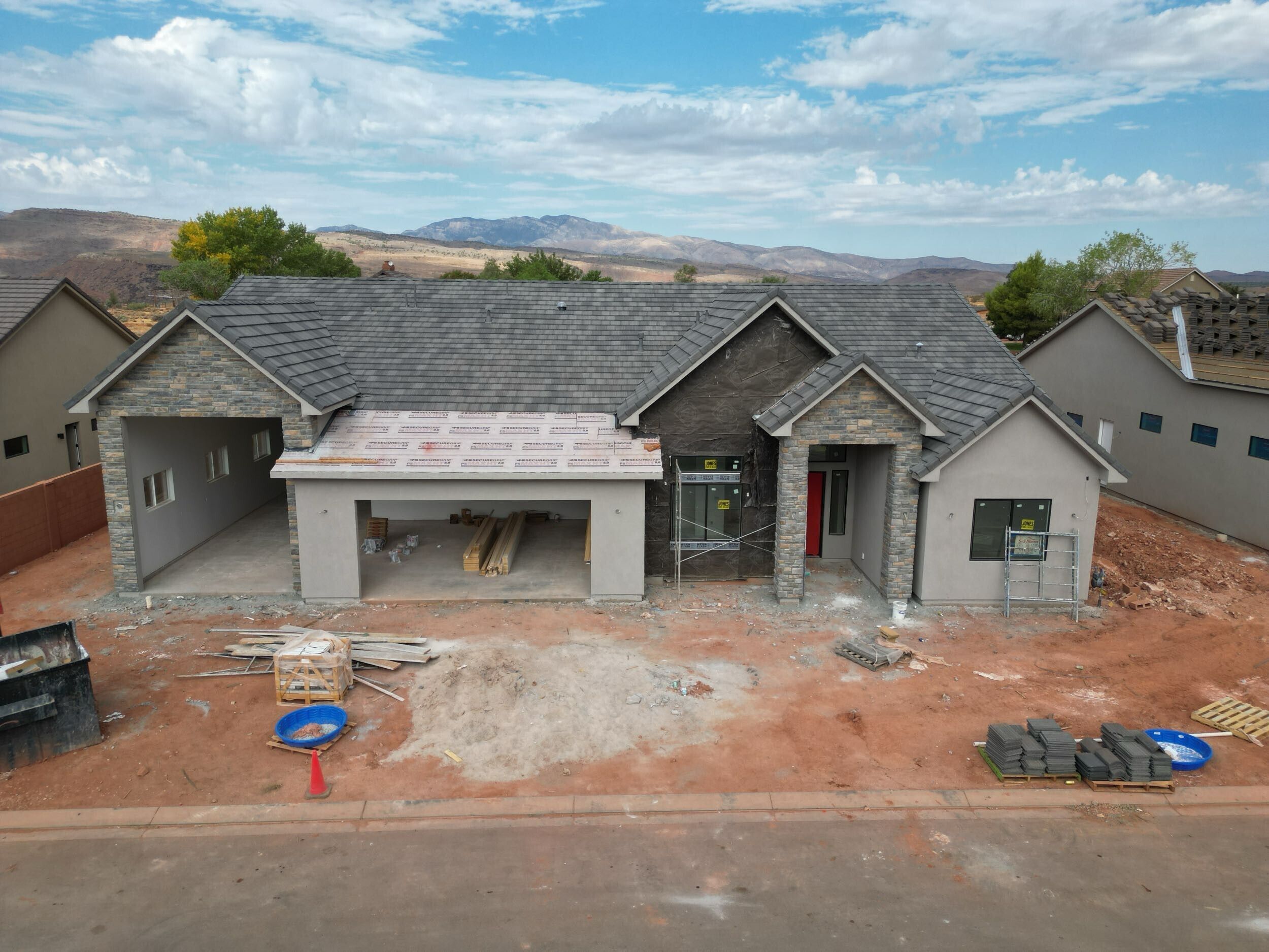 casa en Onyx Canyon por S and S Homes