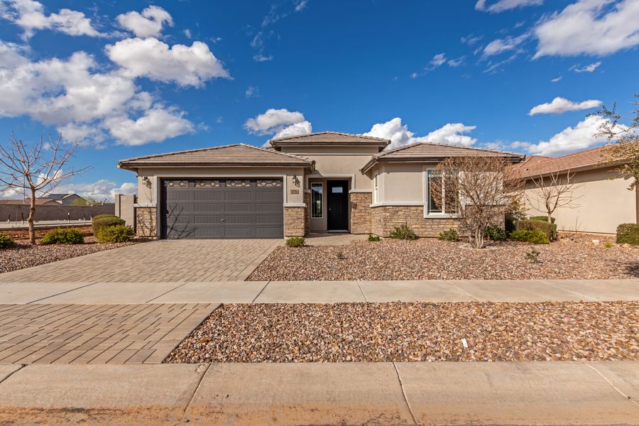 1176 E Ridgerock Street. Casa Grande, AZ 85122