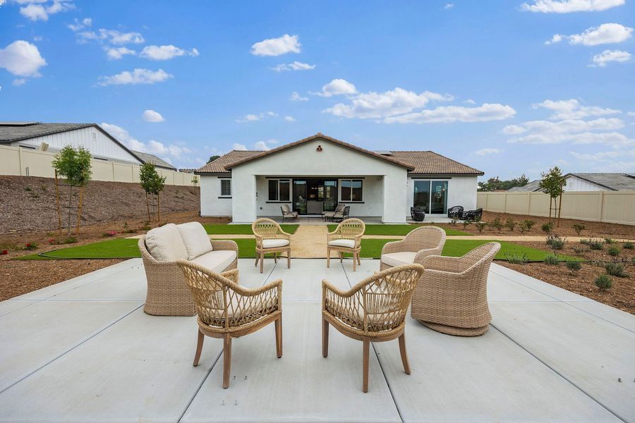 5888 Saddlehorn Lane. Jurupa Valley, CA 92509