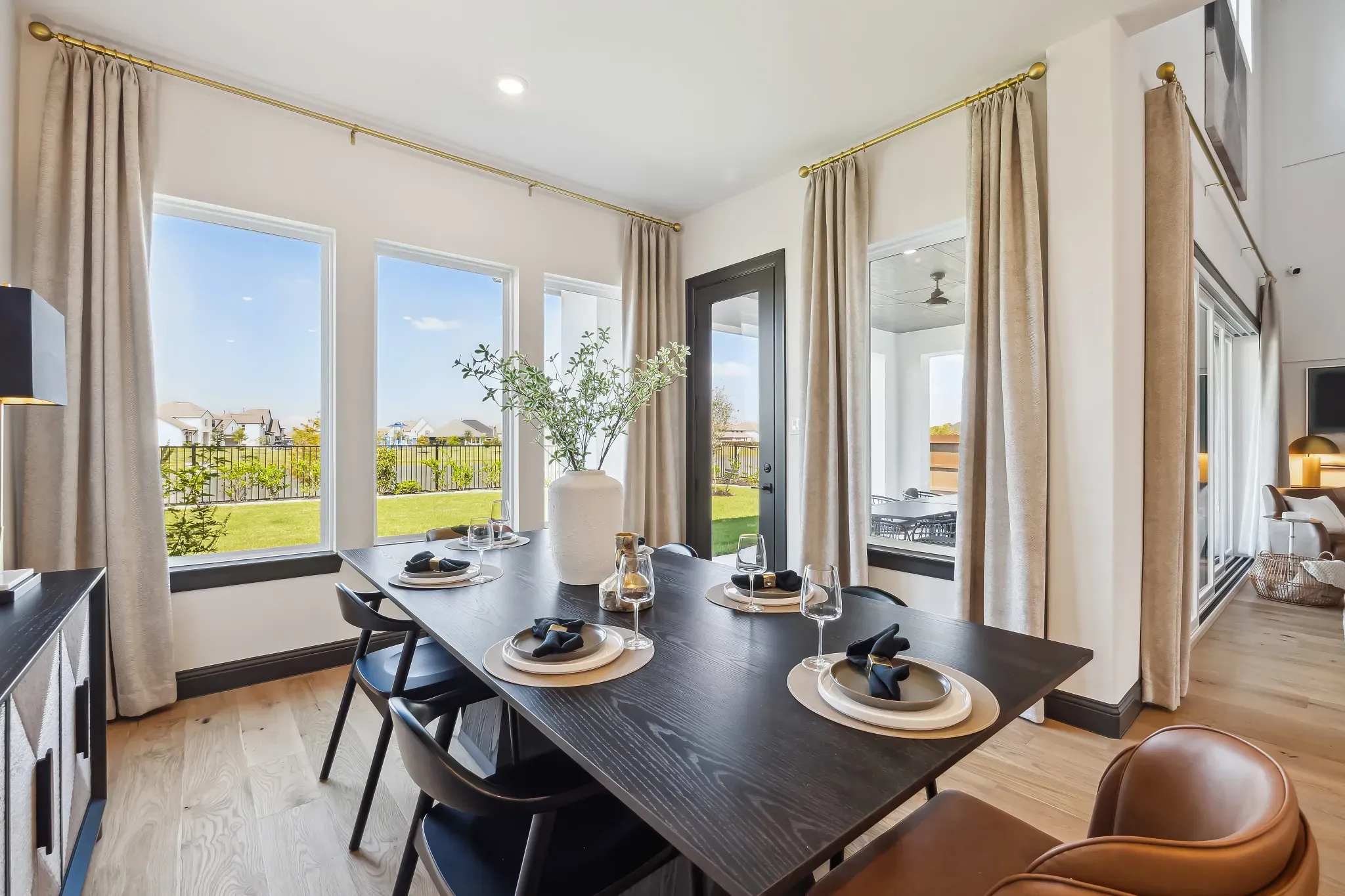 Plan 5058 dining - staged