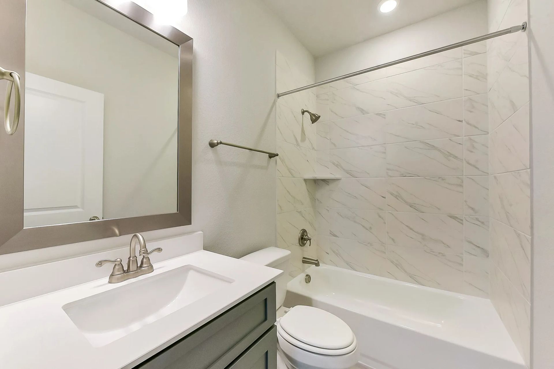 Plan 3019 bath 2