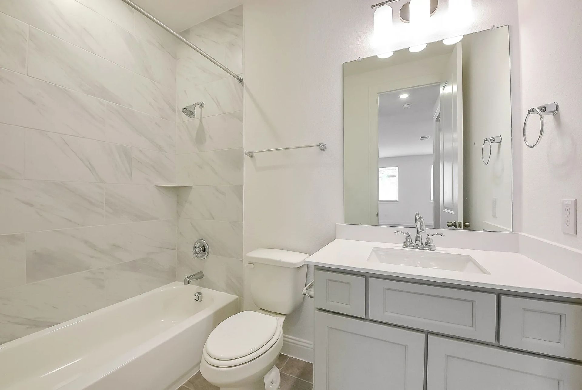 Plan 3049 bath 3