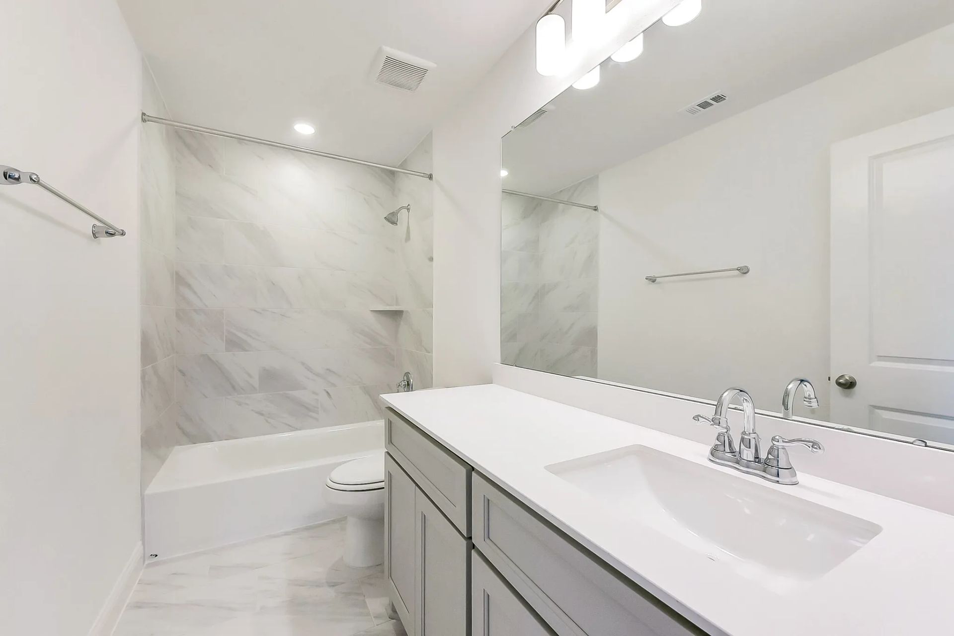 Plan 3049 bath 2