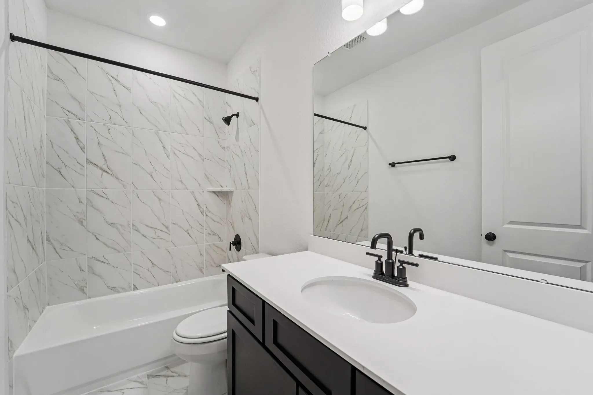 Plan 4046 bath 2