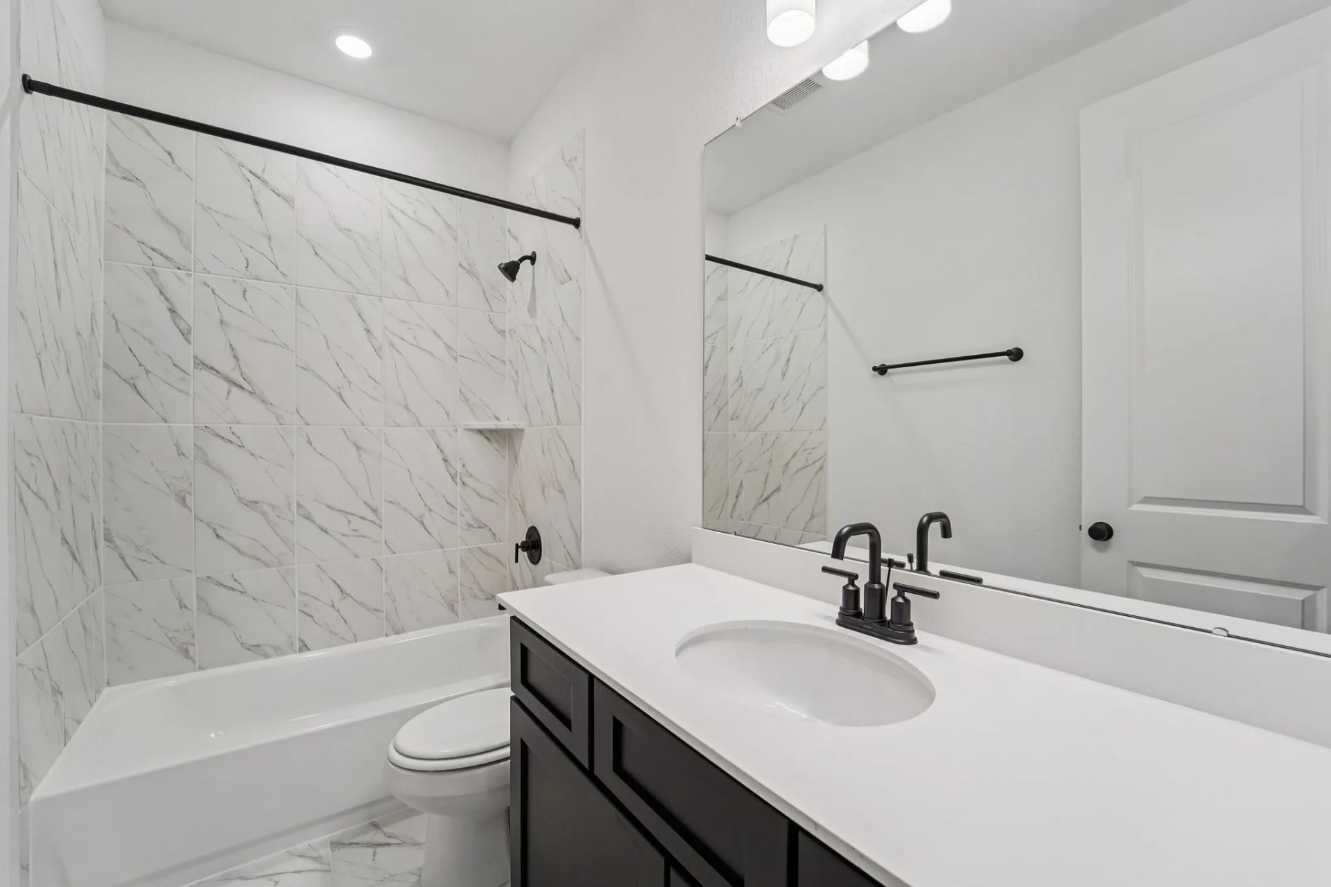 Plan 4046 bath 2