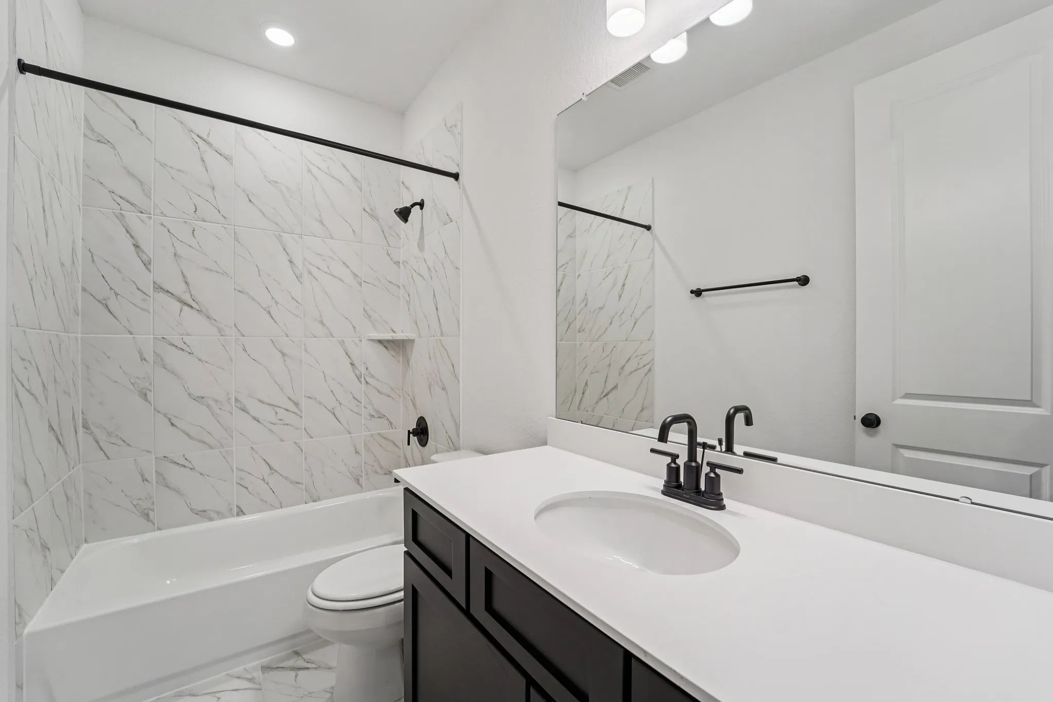 Plan 4046 bath 2