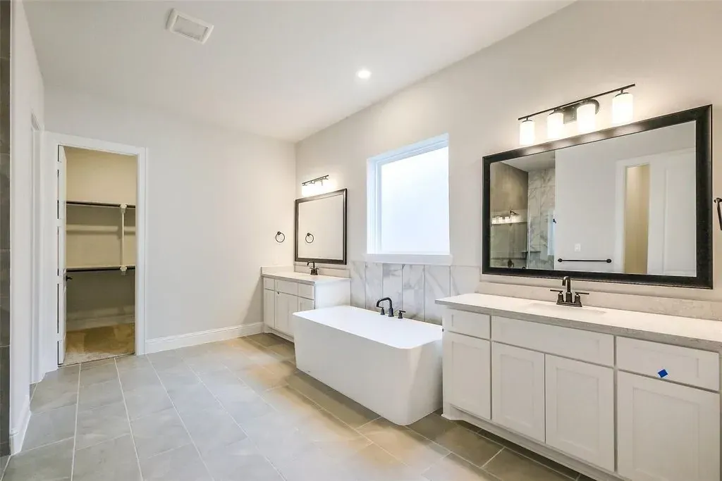 Plan 6015 Primary Bath