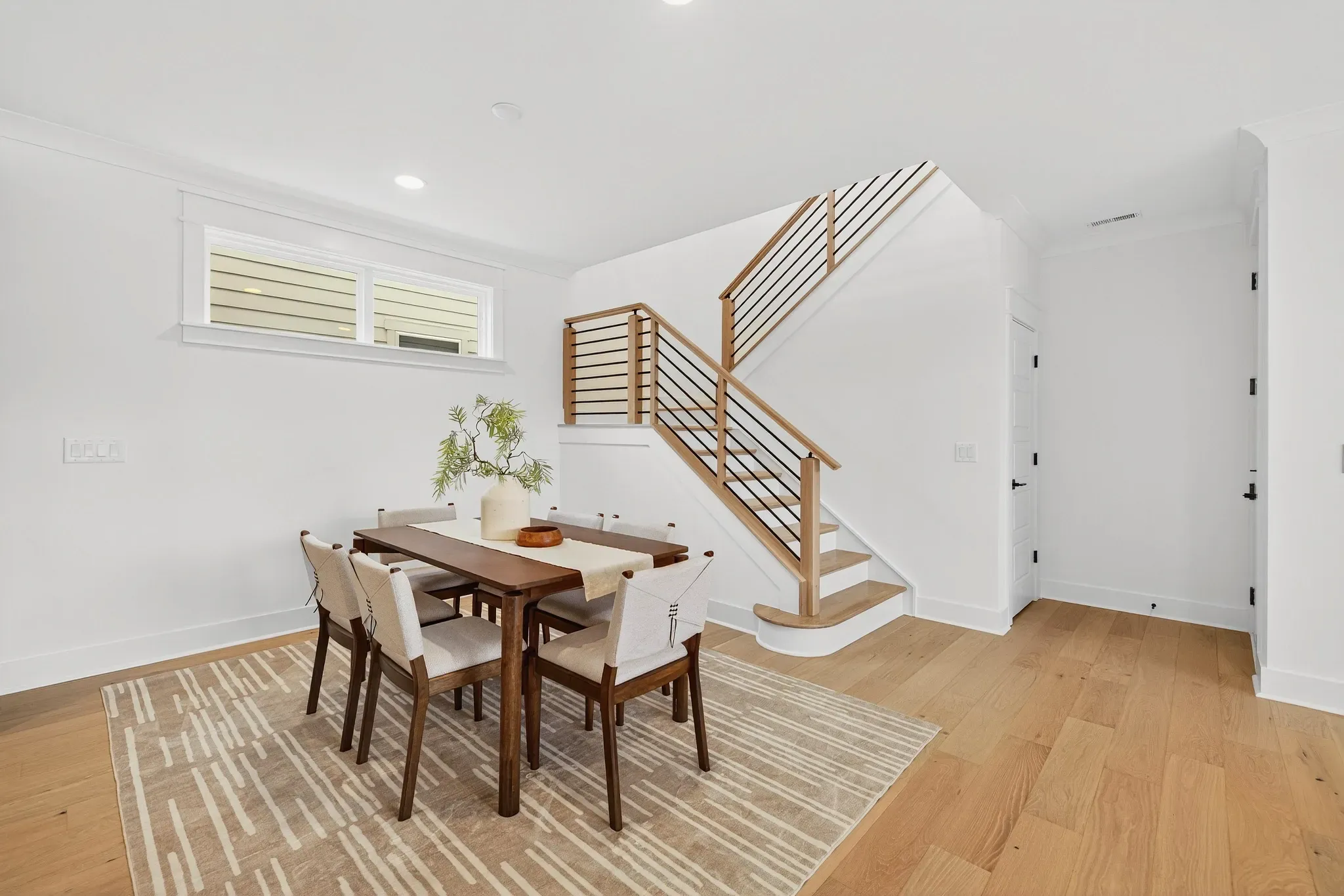 Staged Dining