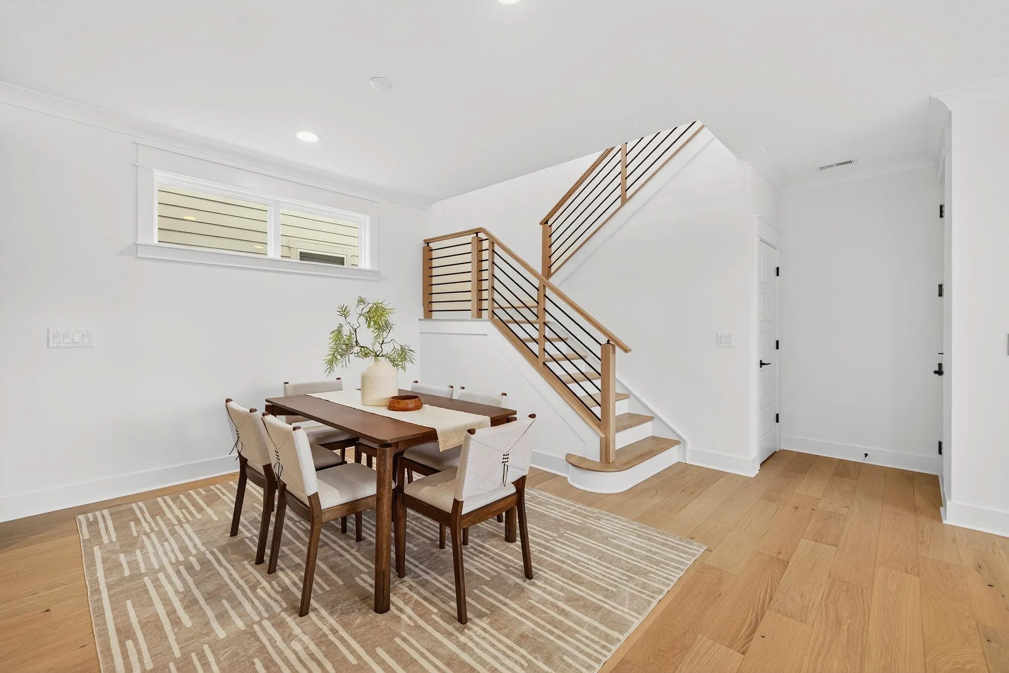 Staged Dining
