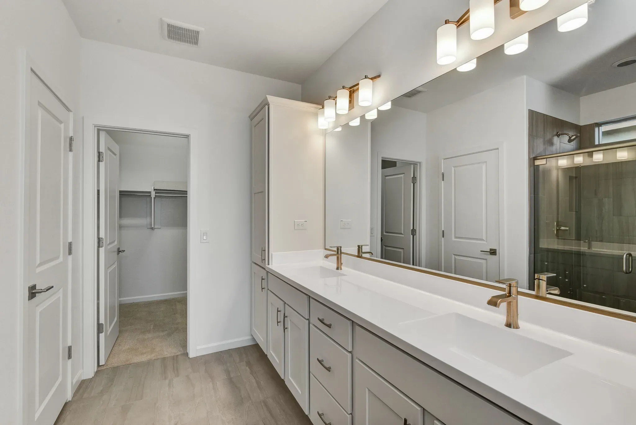 Wickenburg Flourish 1581 Primary Bath