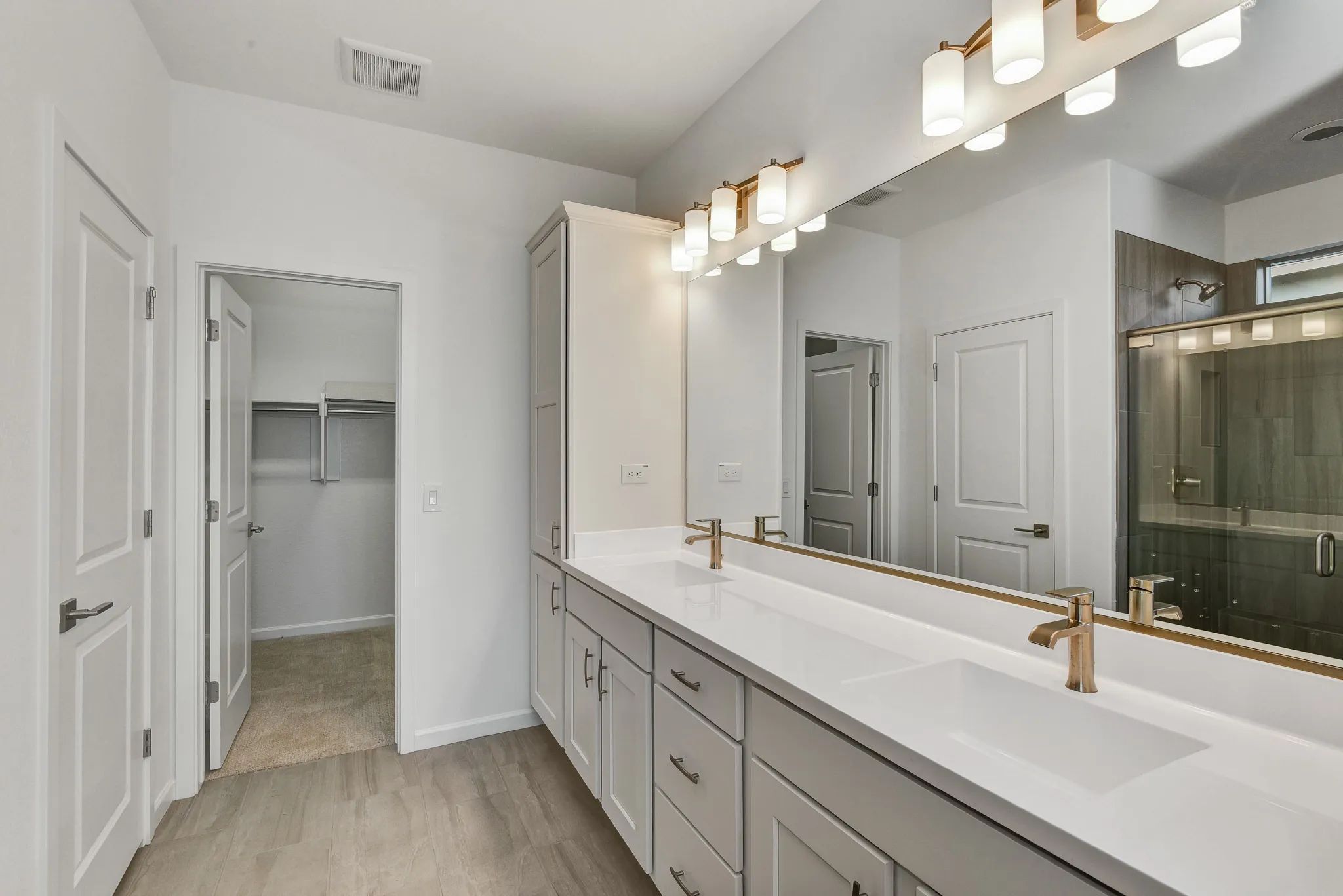 Wickenburg Flourish 1581 Primary Bath