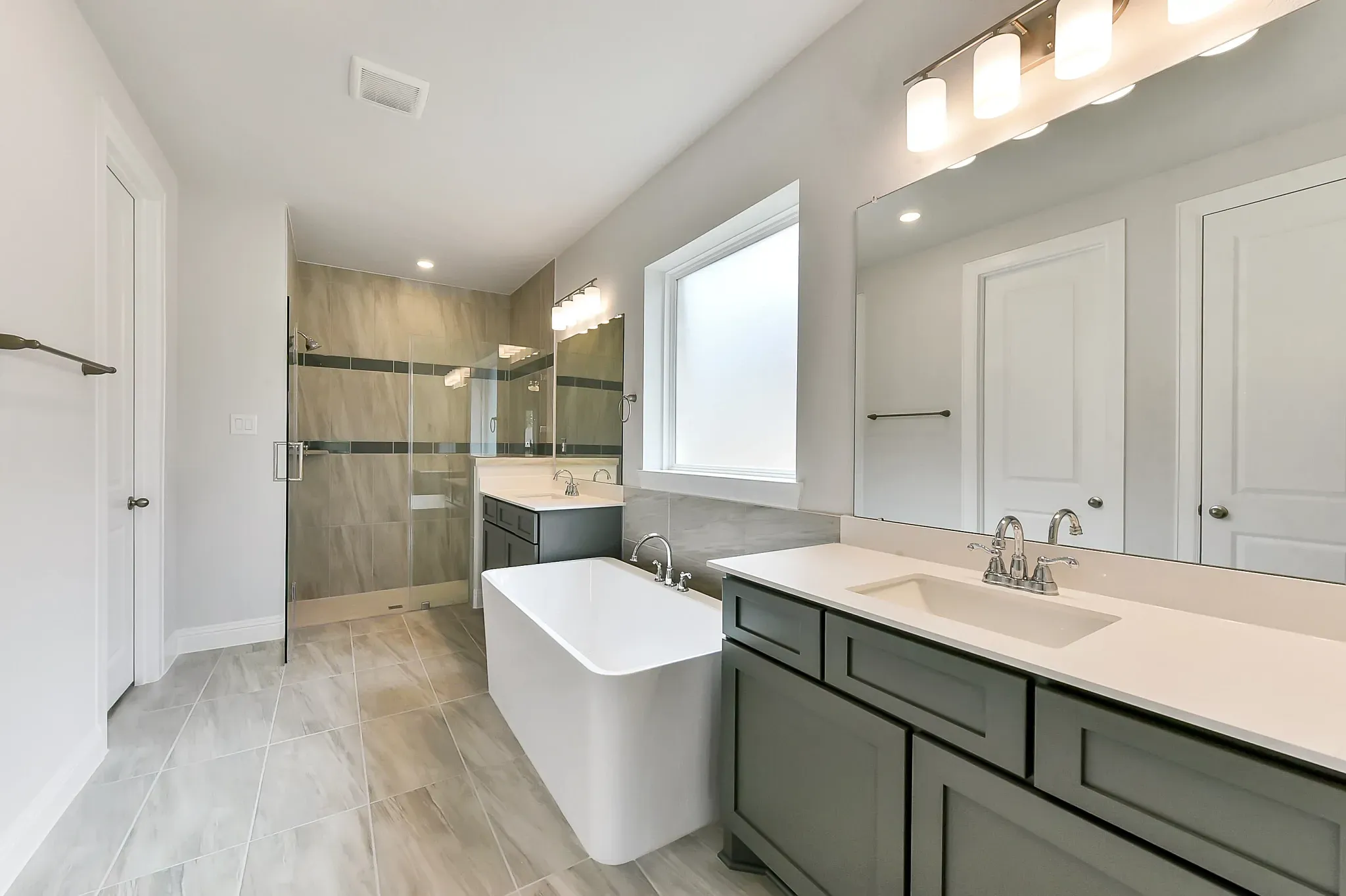 Plan 4039 primary bath