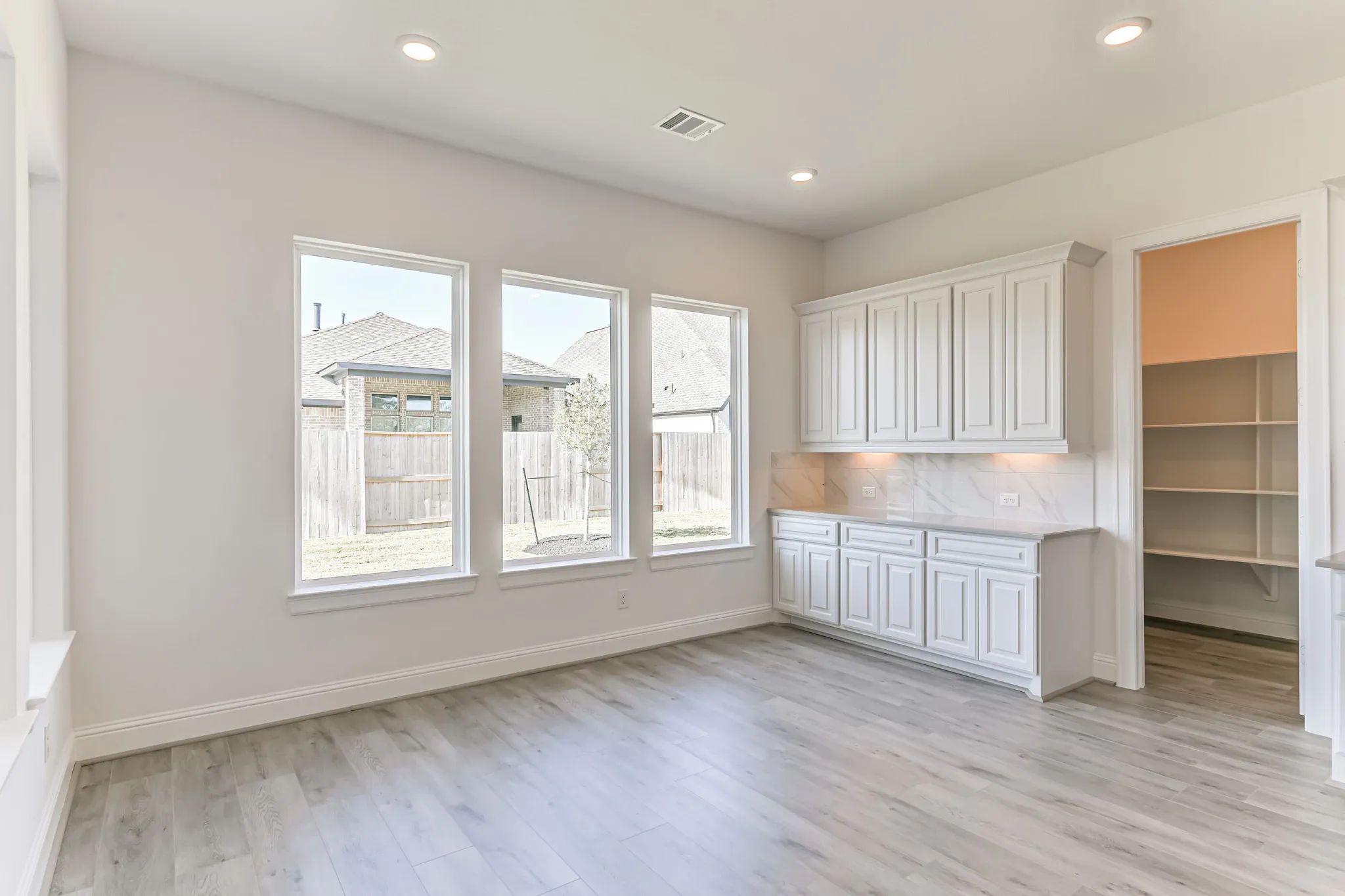 Plan 6010 dining room