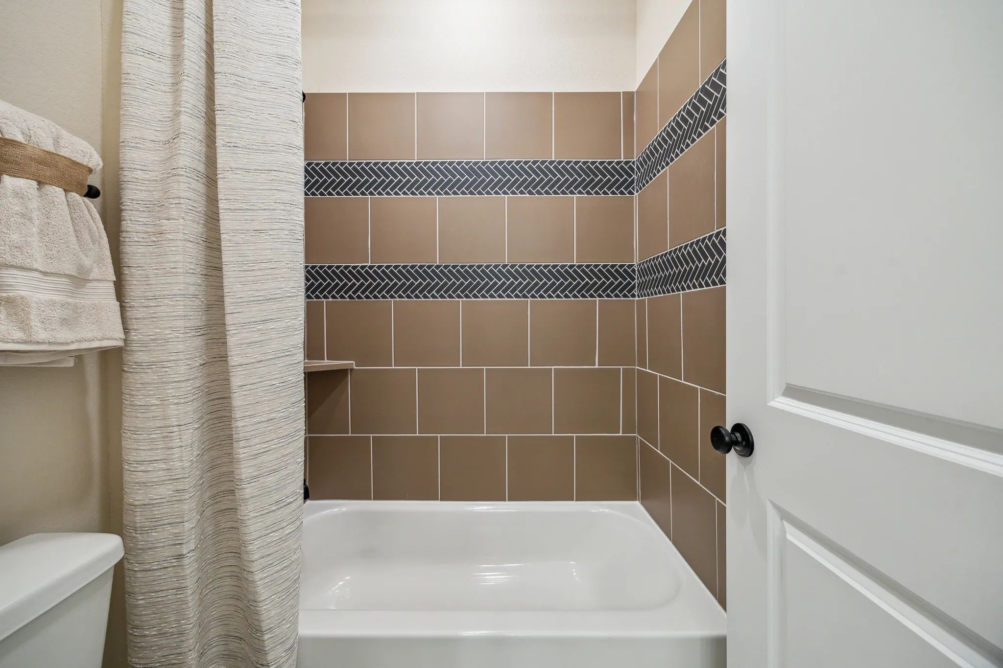 Plan 5051 bath 3 - staged